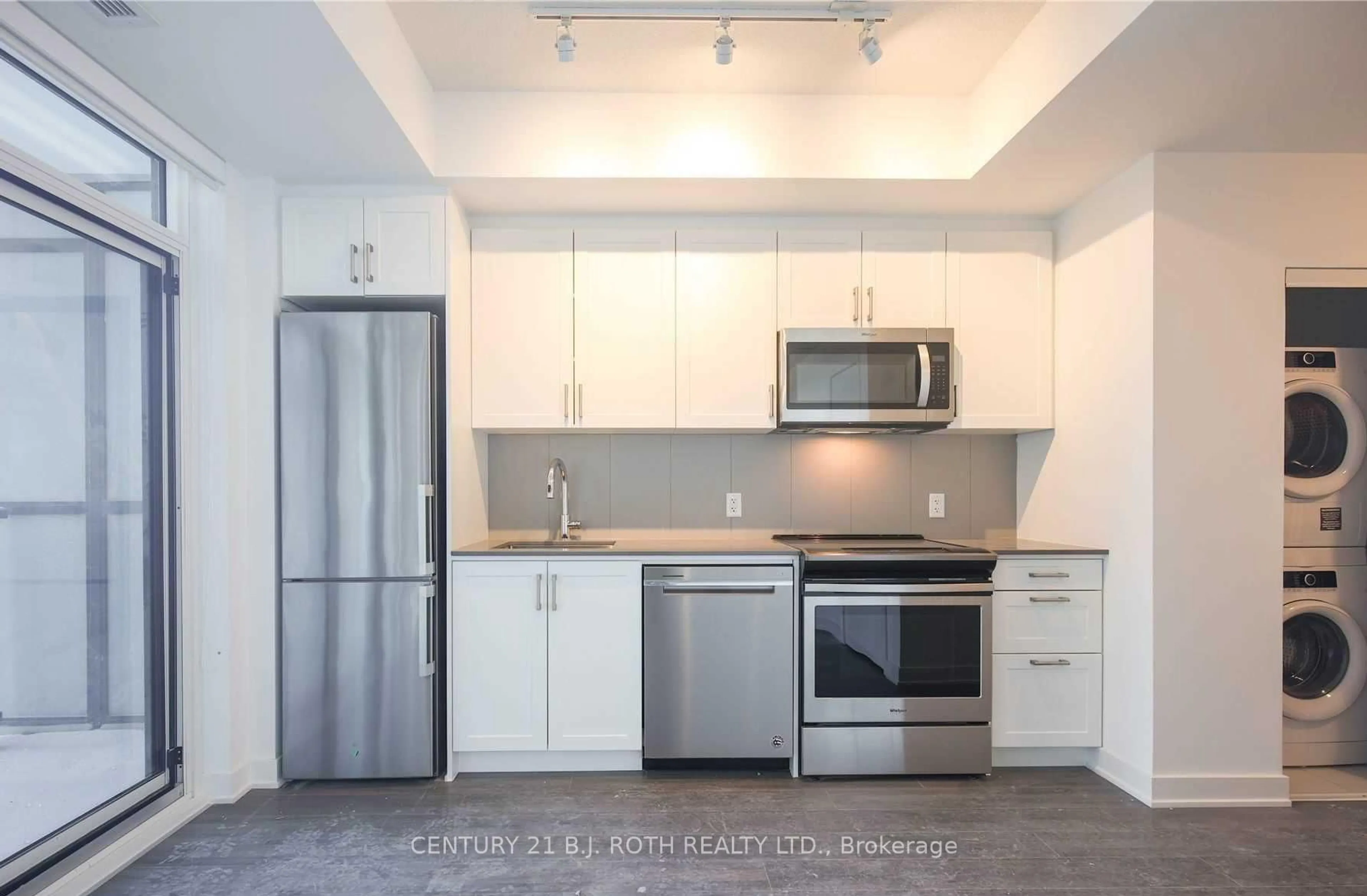 Standard kitchen, unknown for 681 Yonge St #201, Barrie Ontario L9J 0K1