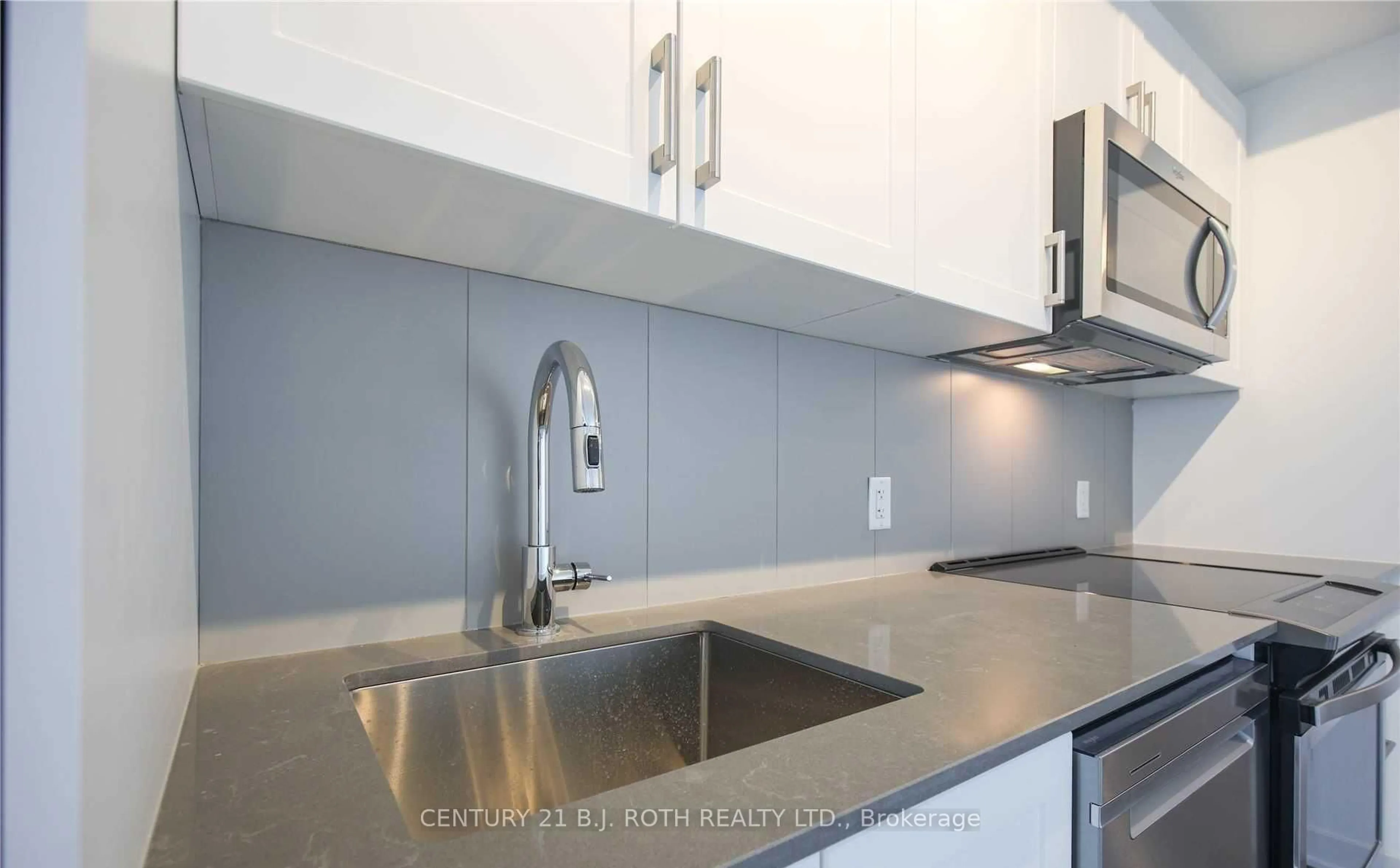 Standard kitchen, unknown for 681 Yonge St #201, Barrie Ontario L9J 0K1