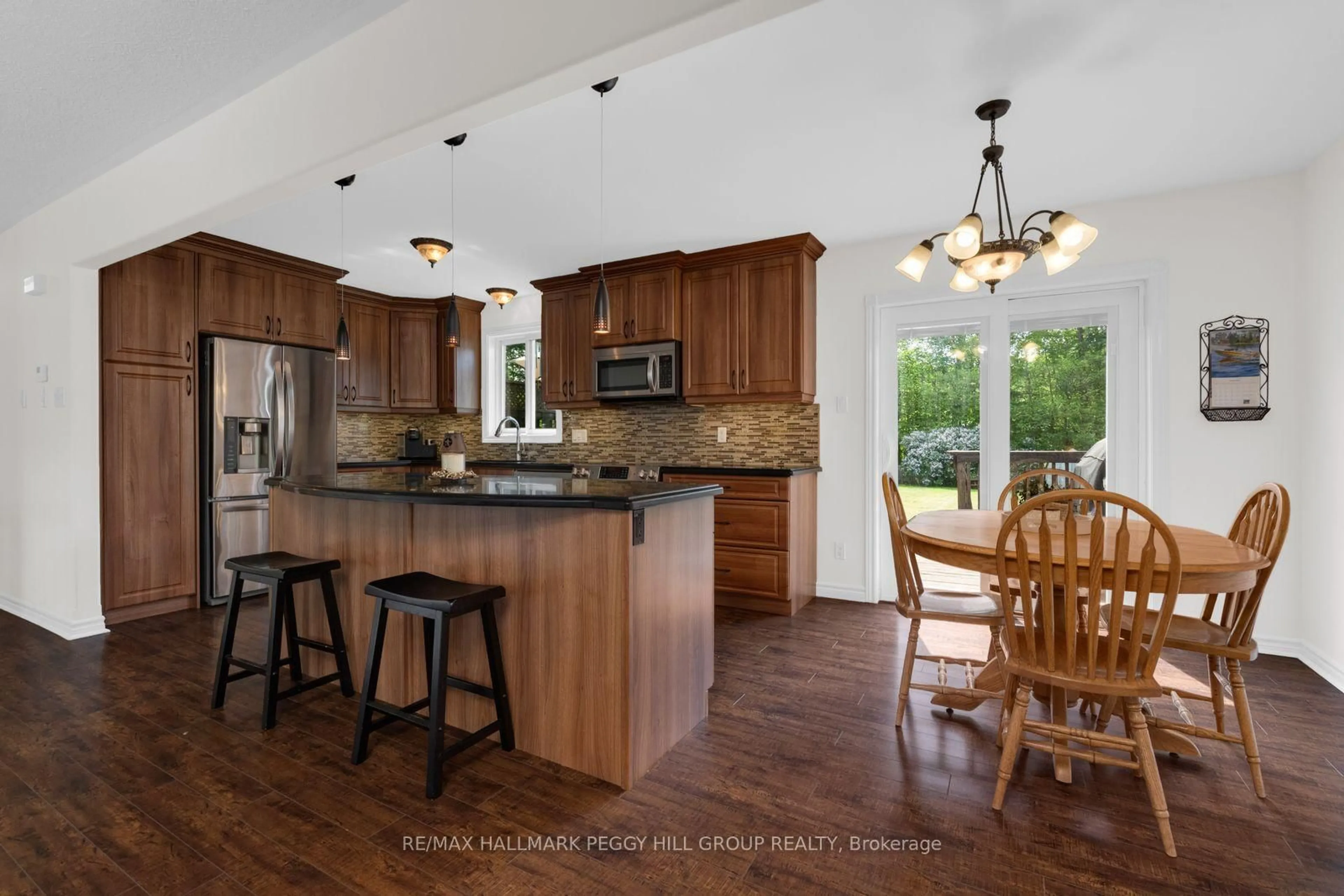 Open concept kitchen, ceramic/tile floor for 9 Adams Ave, Springwater Ontario L9X 0A1