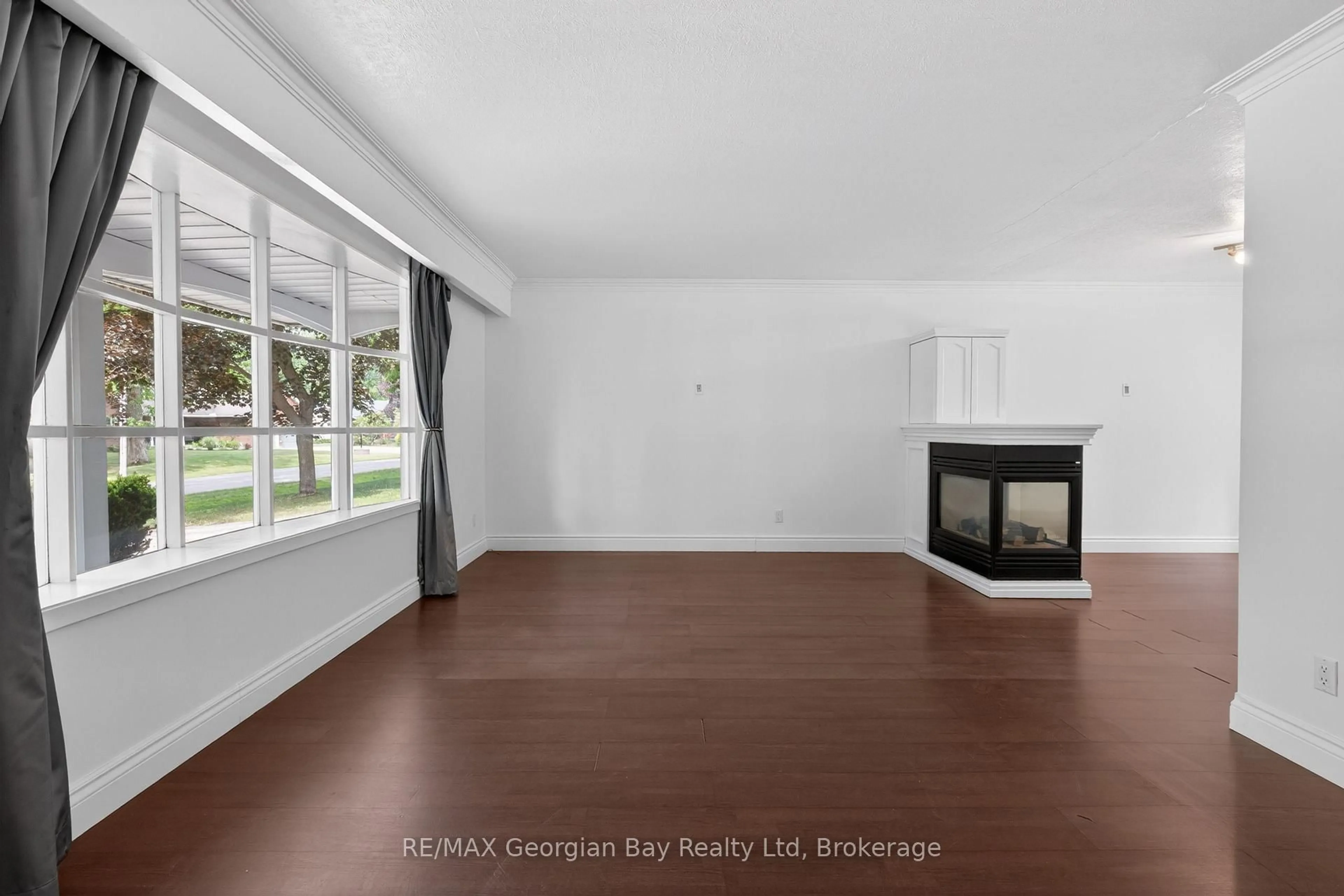 A pic of a room for 329 Glenbrook Dr, Midland Ontario L4R 5G4