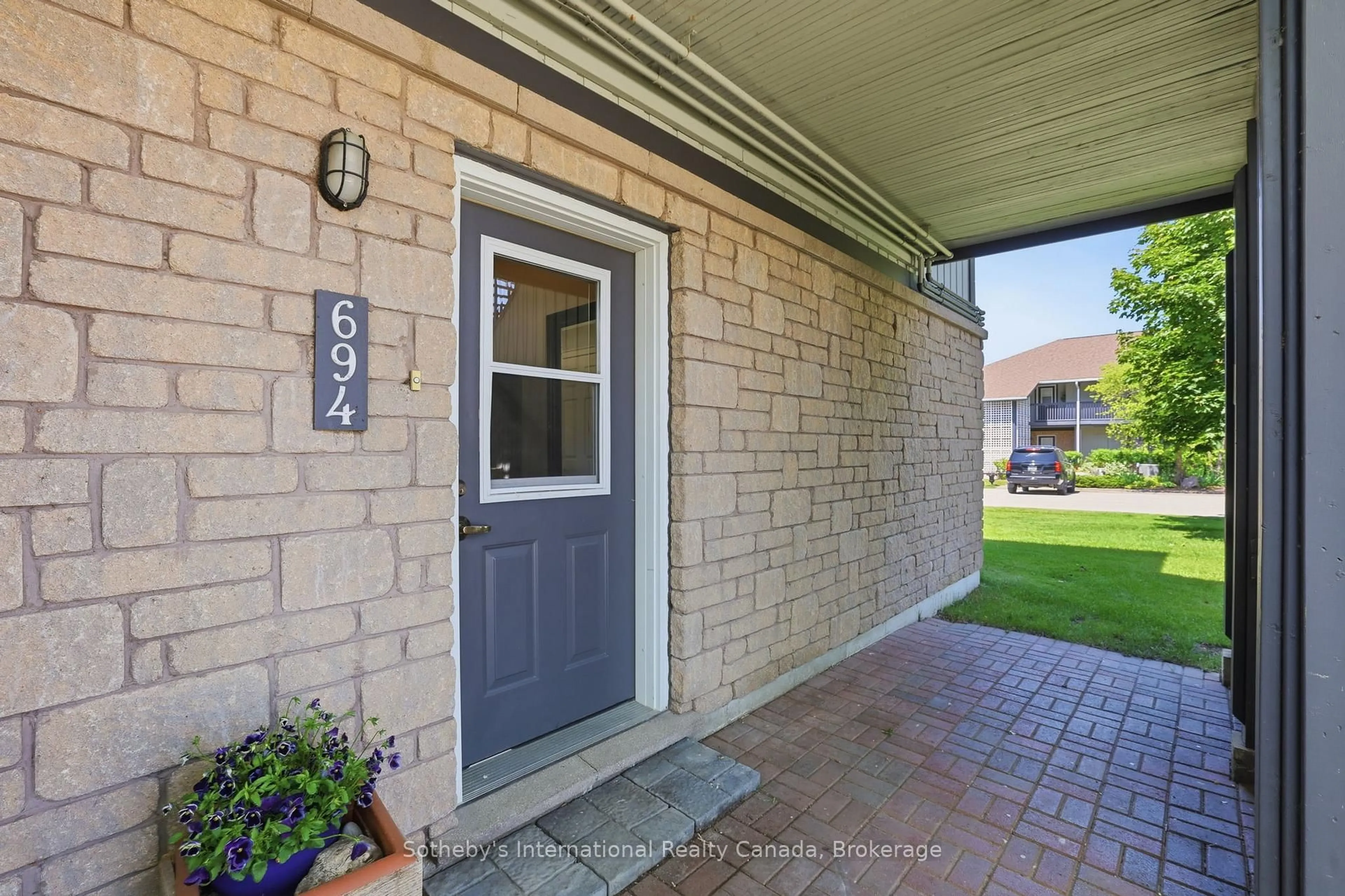 Indoor entryway for 694 Johnston Park Ave, Collingwood Ontario L9Y 5C7