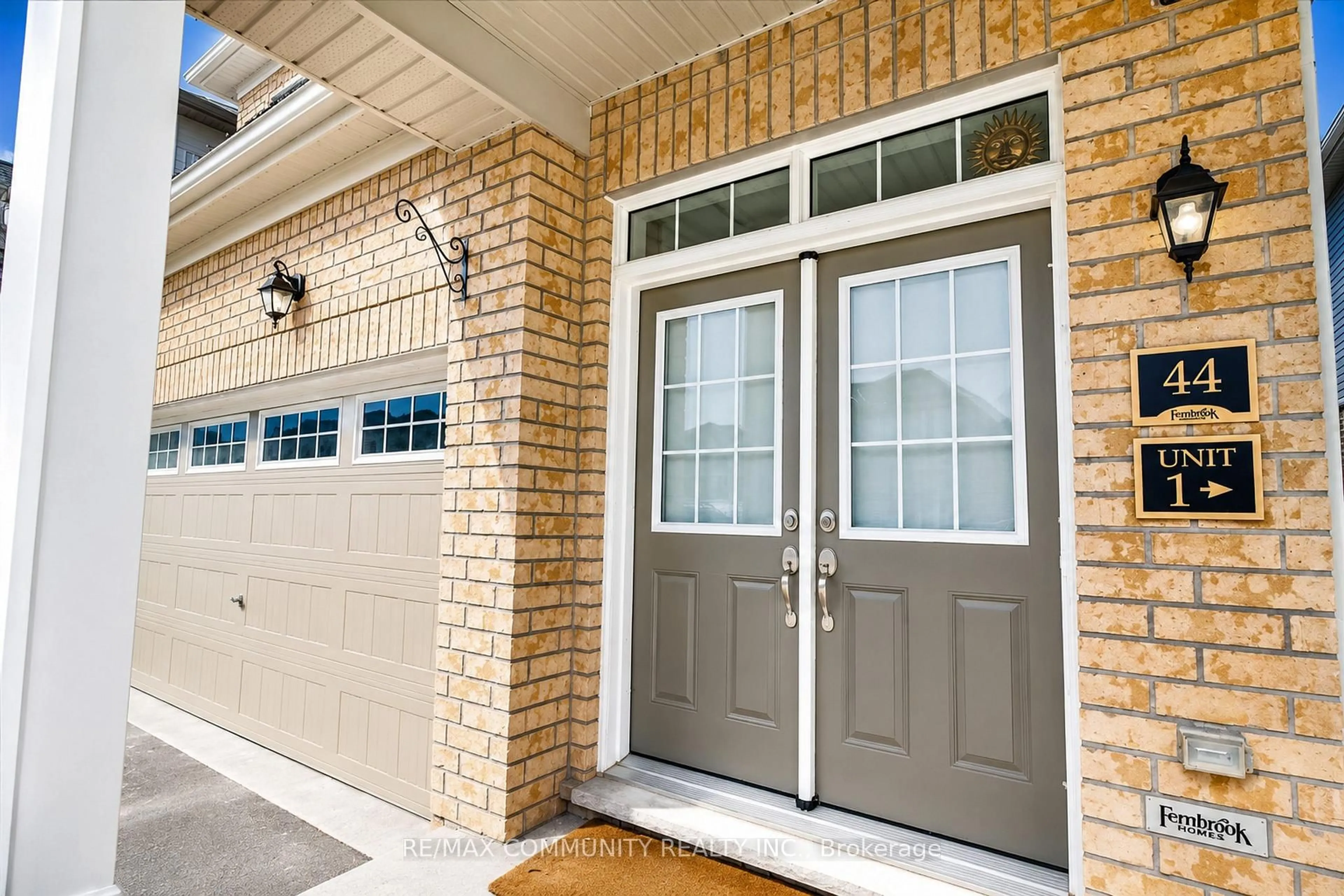 Indoor entryway for 44 Bannister Rd, Barrie Ontario L9J 0L7