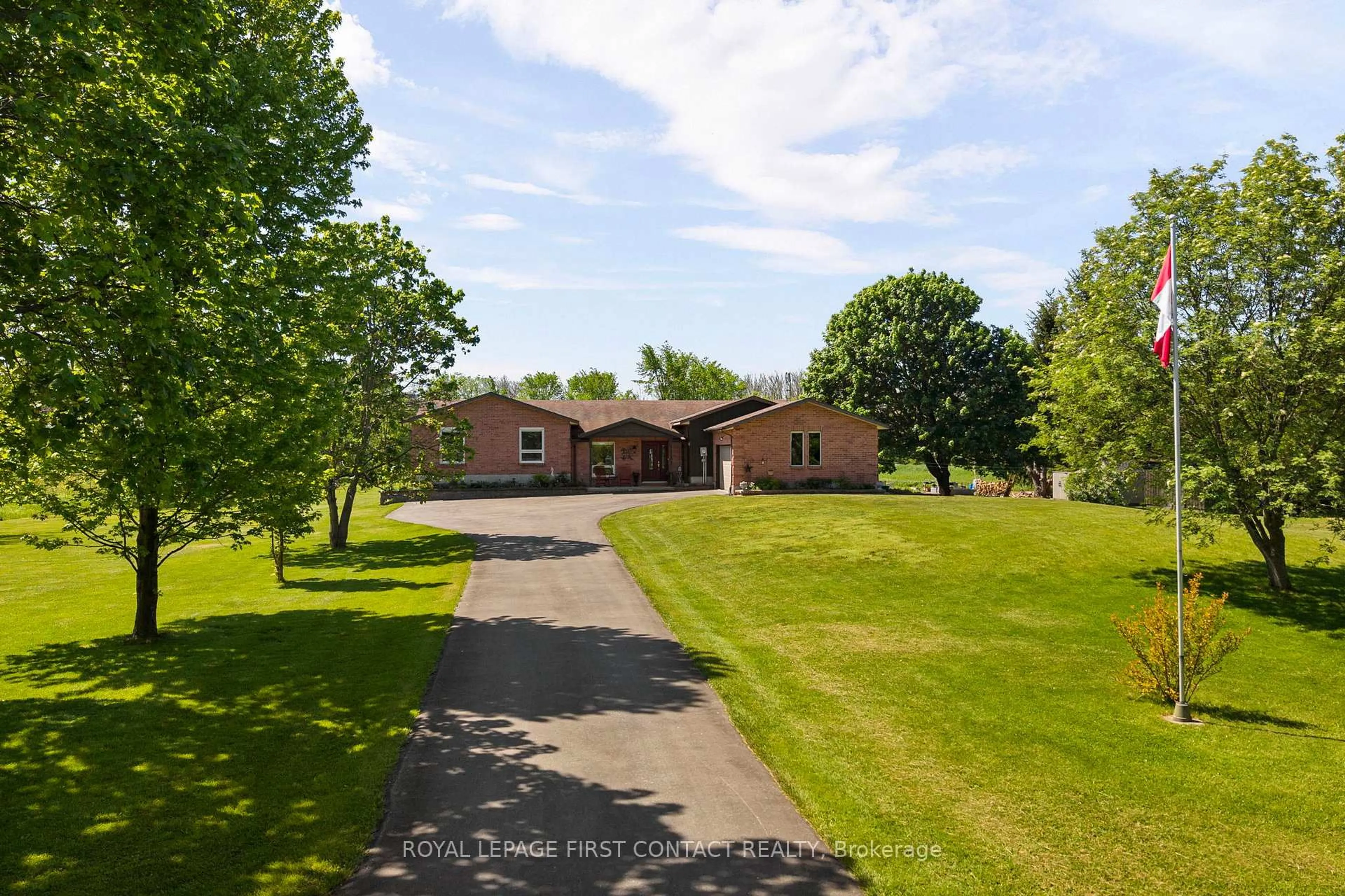 A pic from outside/outdoor area/front of a property/back of a property/a pic from drone, street for 2053 26 Highway, Springwater Ontario L9X 0G5