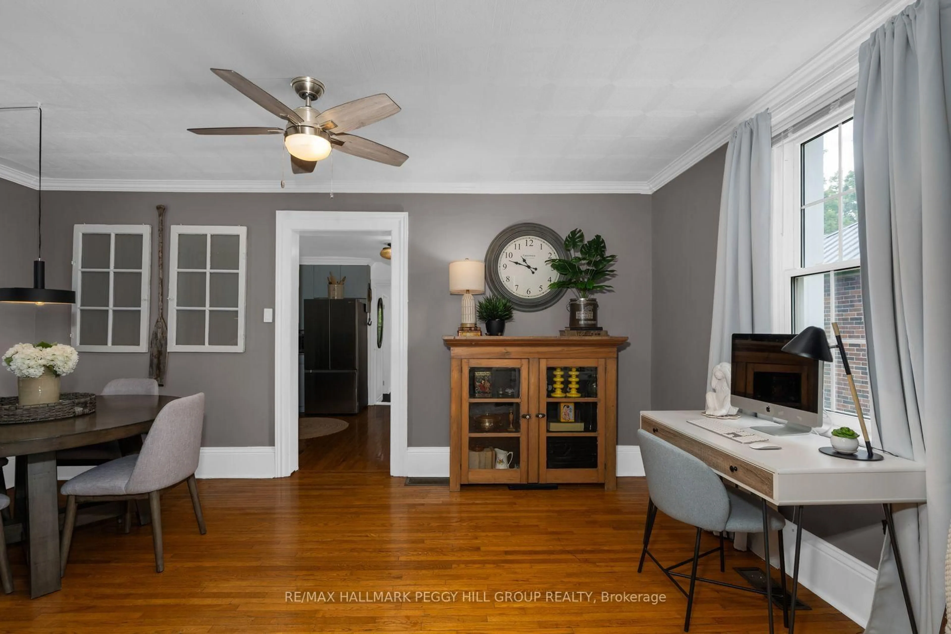 Living room with furniture, wood/laminate floor for 16 William St, Orillia Ontario L3V 5N3