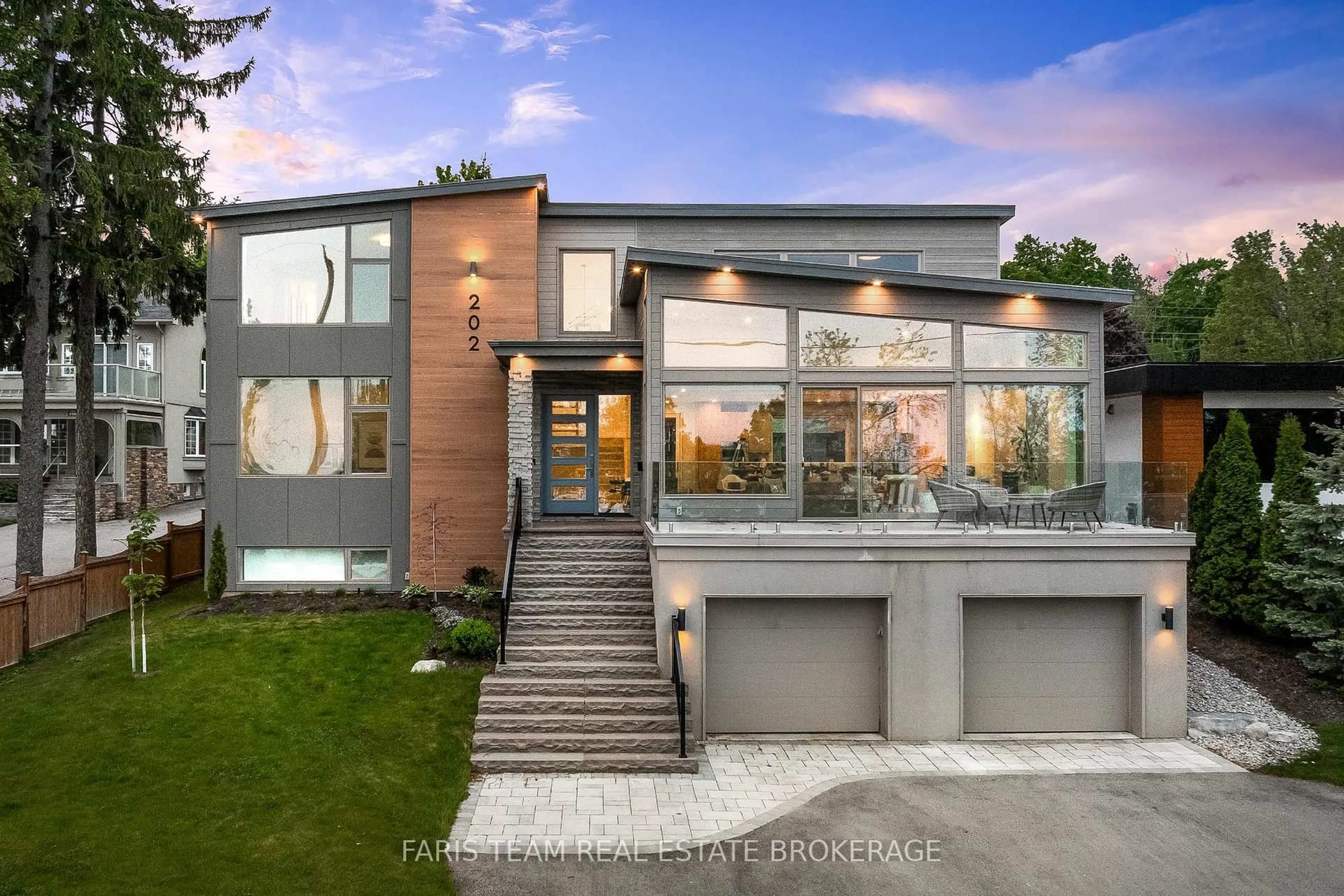 Home with brick exterior material, unknown for 202 Kempenfelt Dr, Barrie Ontario L4M 1C3