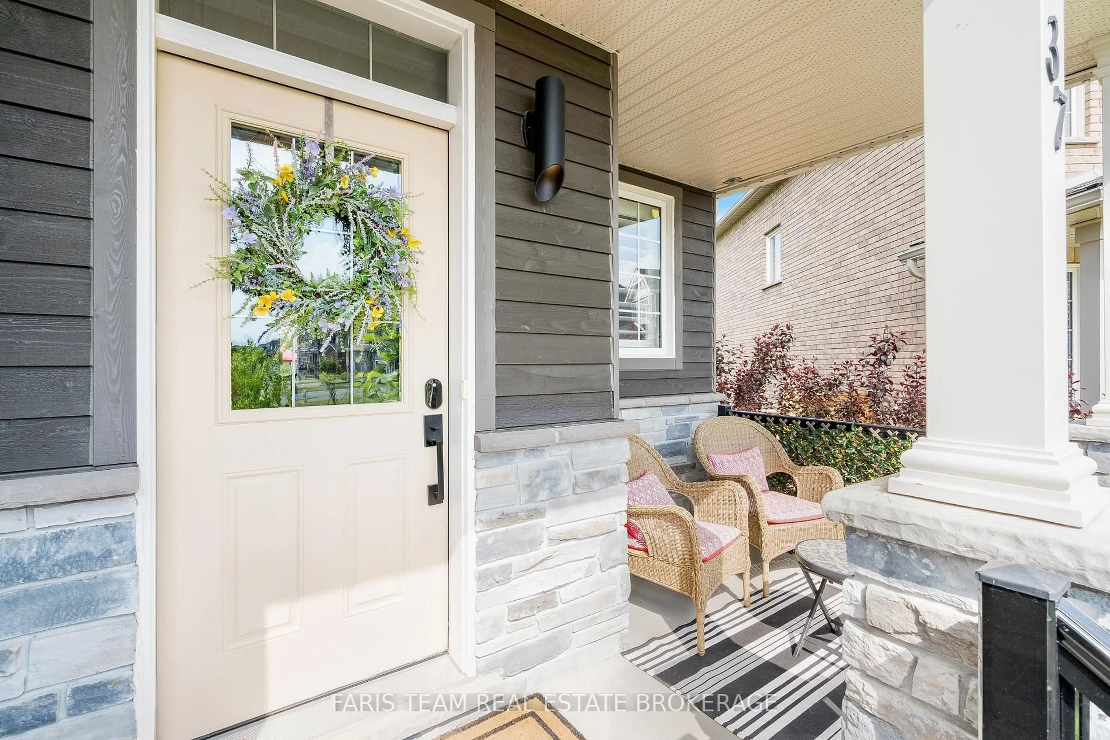 Indoor entryway for 37 Lockerbie Cres, Collingwood Ontario L9Y 0Y9