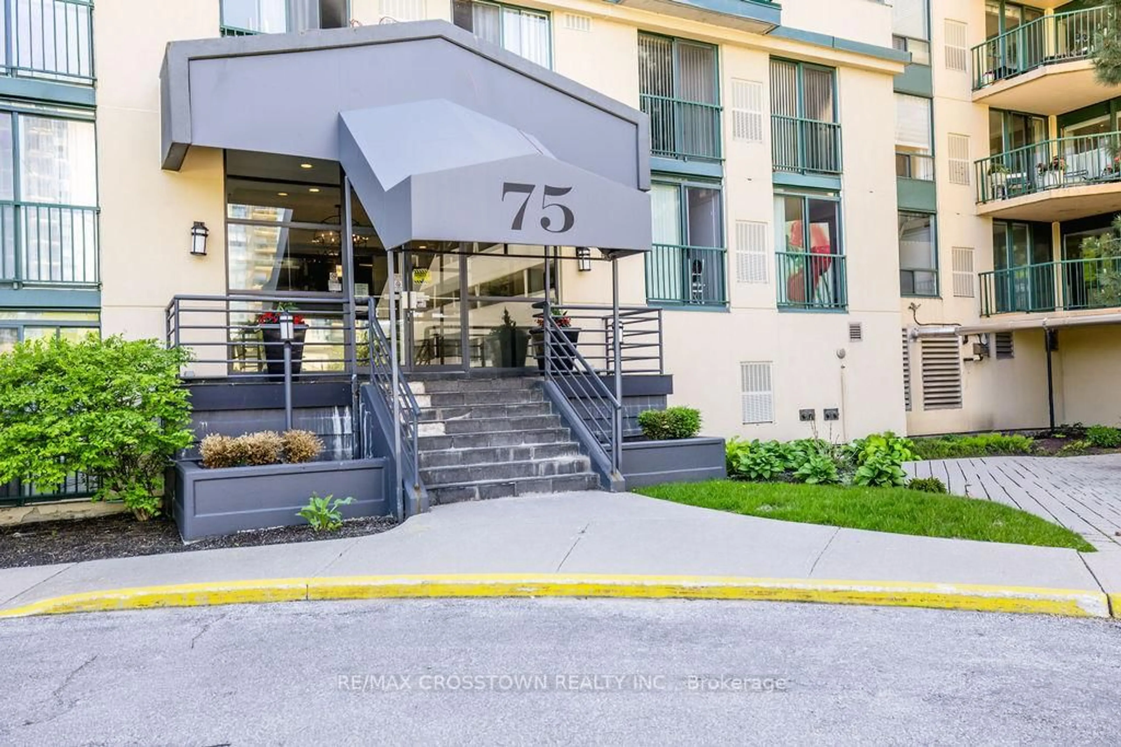 Indoor foyer for 75 Ellen St #104, Barrie Ontario L4N 7R6