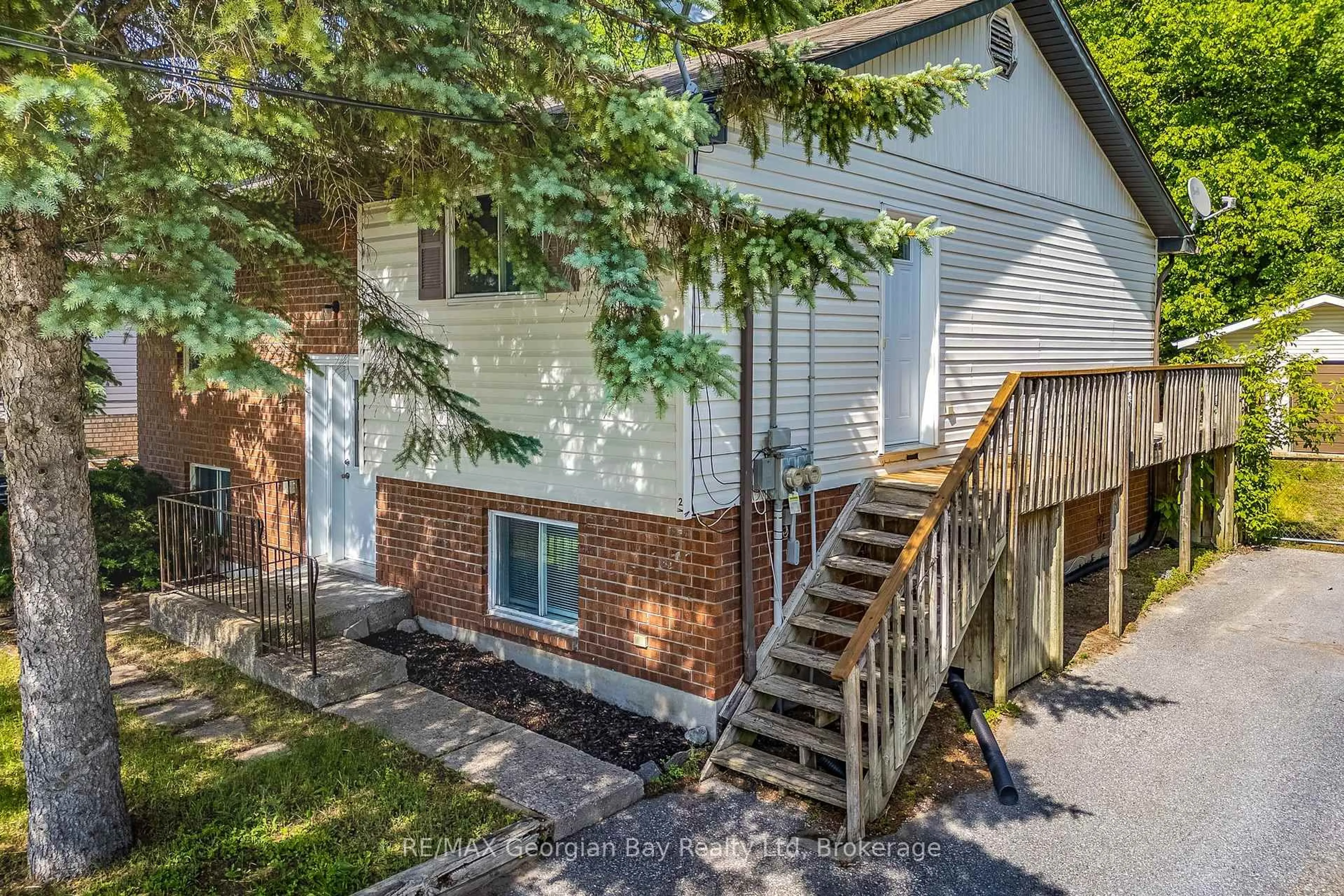 Unknown for 15 Mcguire Rd, Penetanguishene Ontario L9M 1C9