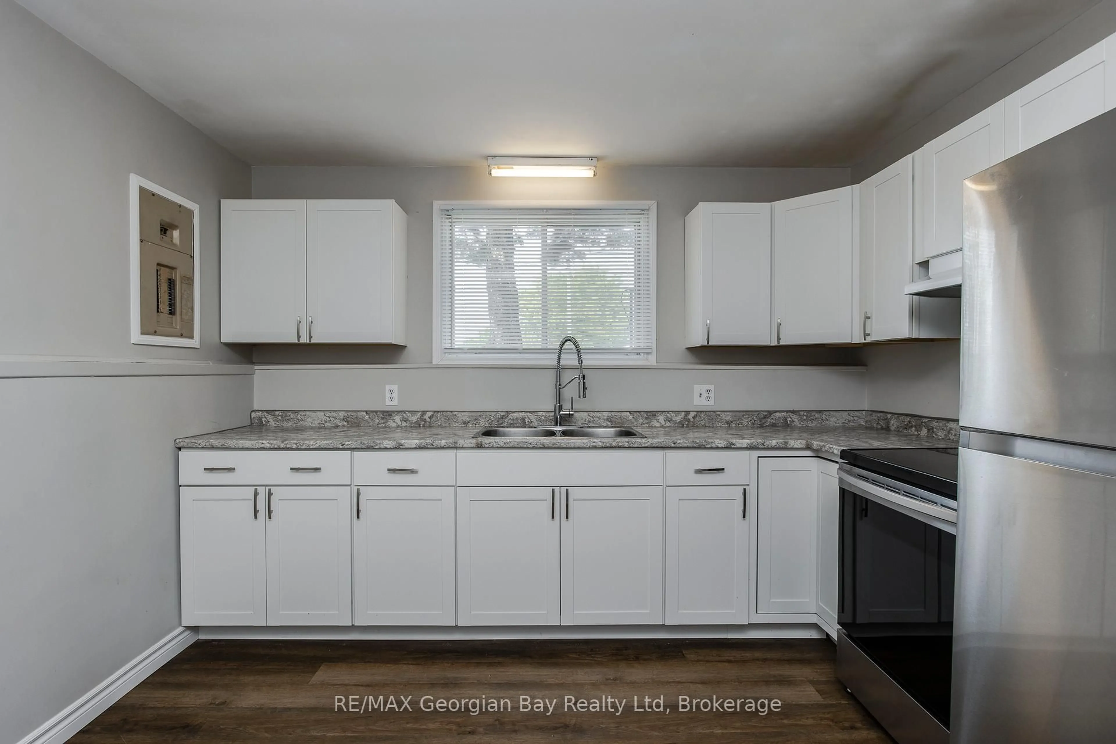 Standard kitchen, unknown for 15 Mcguire Rd, Penetanguishene Ontario L9M 1C9