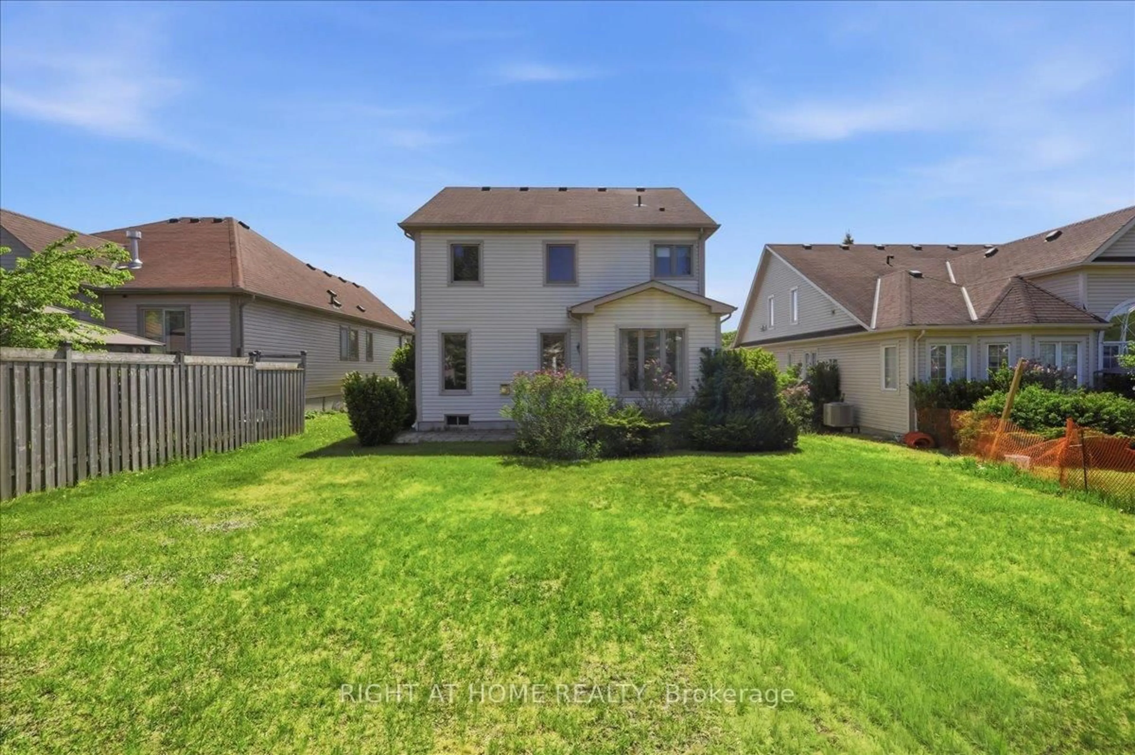A pic from outside/outdoor area/front of a property/back of a property/a pic from drone, street for 31 Christy Dr, Wasaga Beach Ontario L9Z 1C9