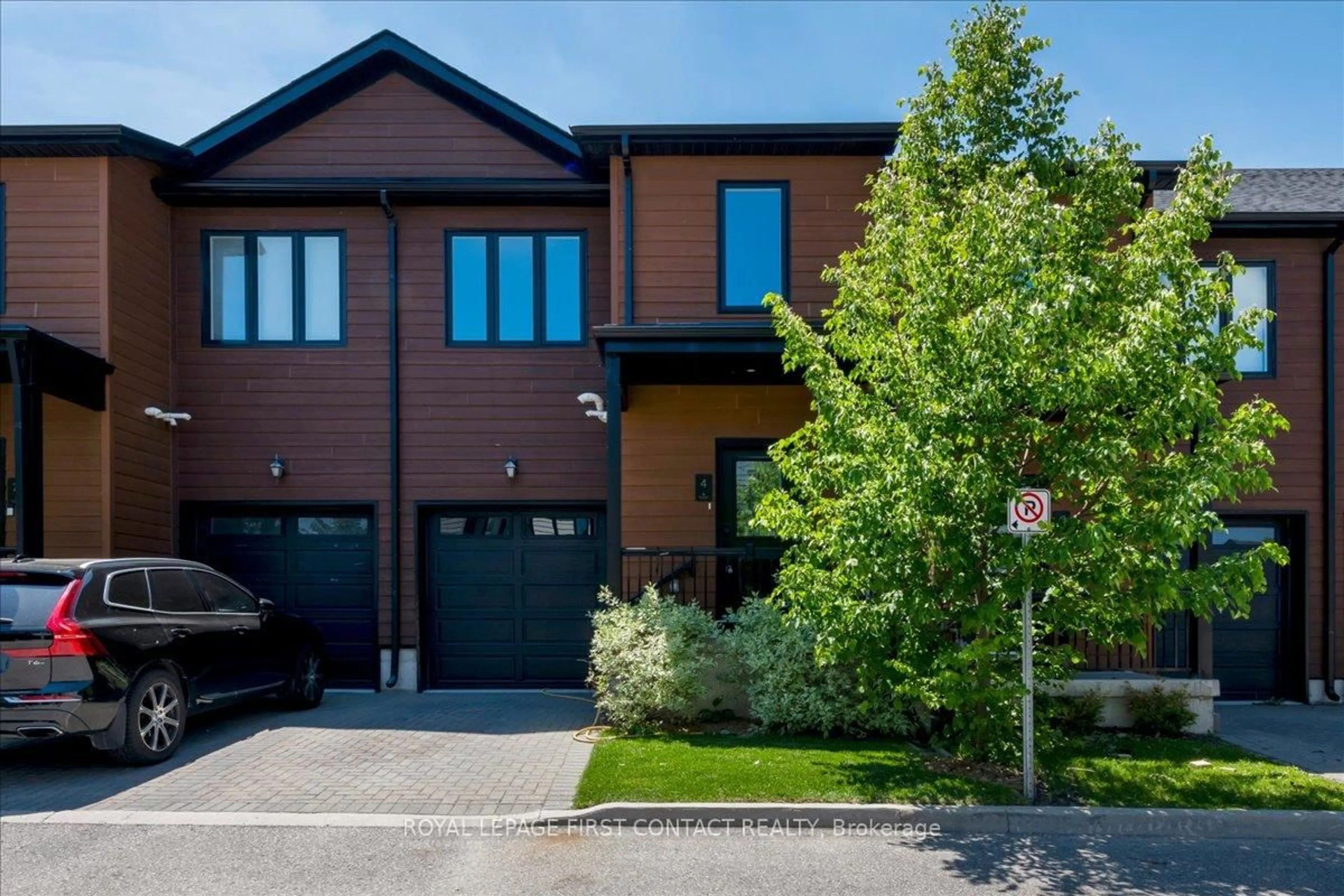 Home with brick exterior material, street for 4 Stonehart Lane, Barrie Ontario L4M 7E8