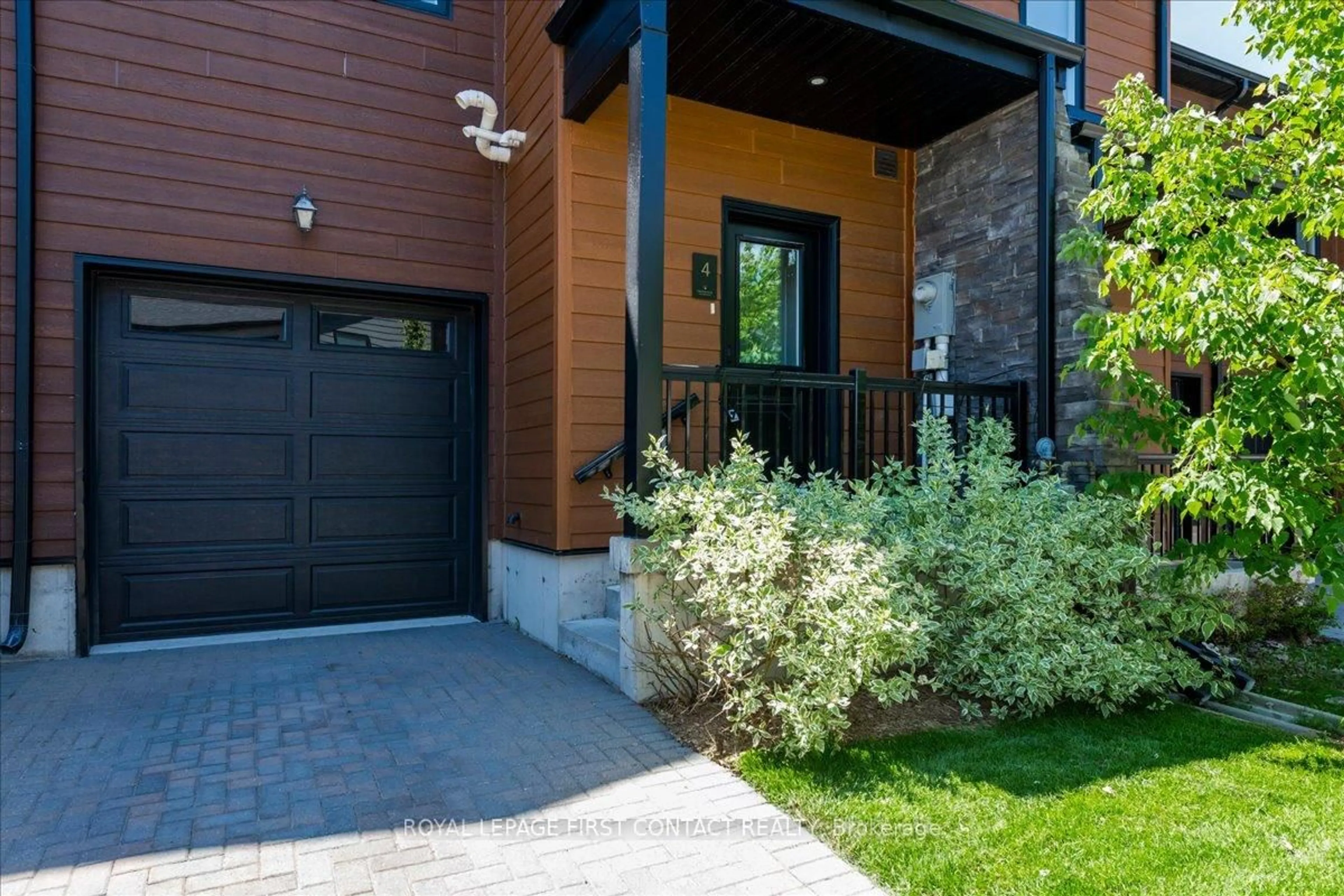Home with brick exterior material, street for 4 Stonehart Lane, Barrie Ontario L4M 7E8