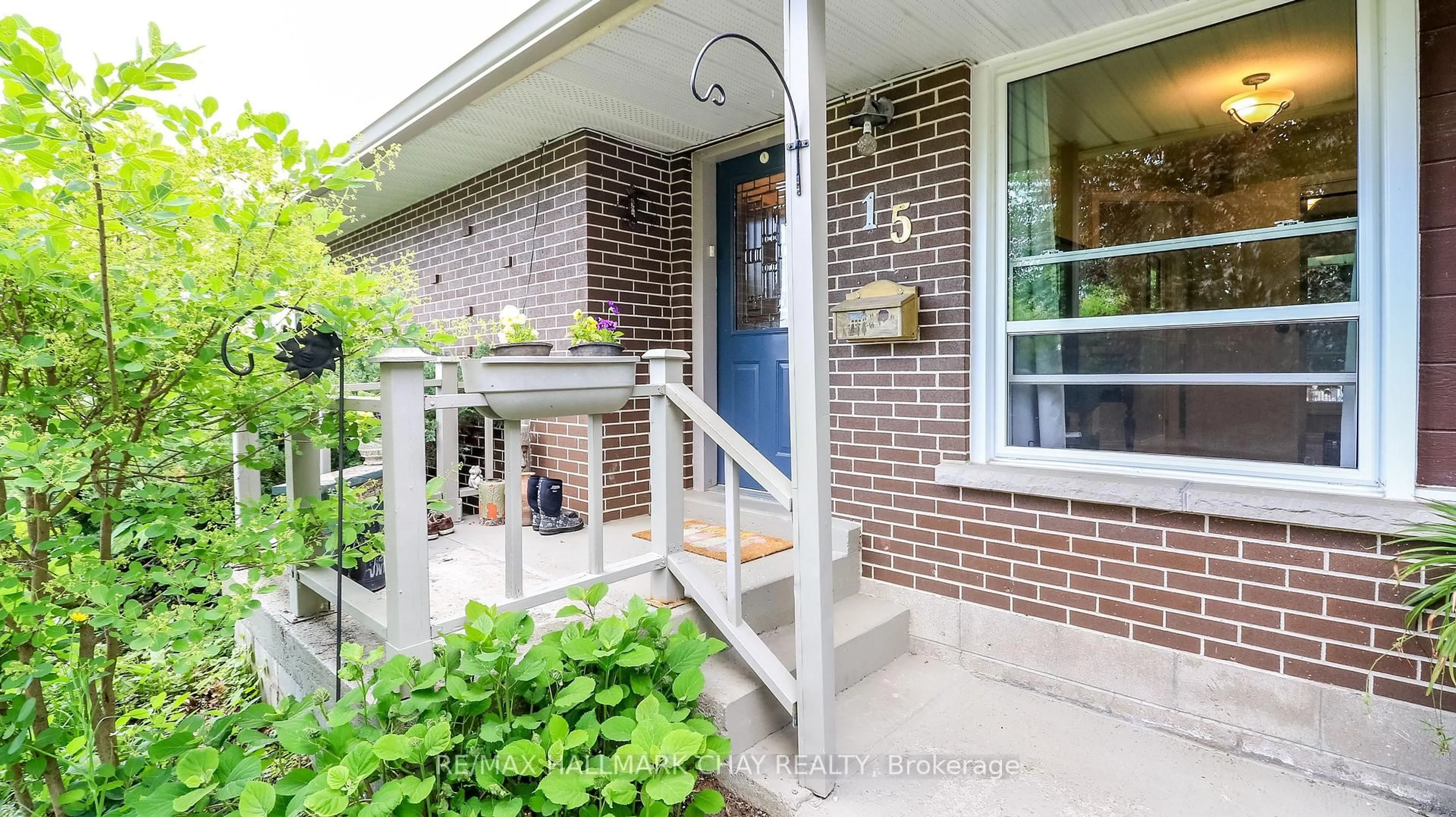 Home with brick exterior material, street for 15 Murray St, Orillia Ontario L3V 2L8