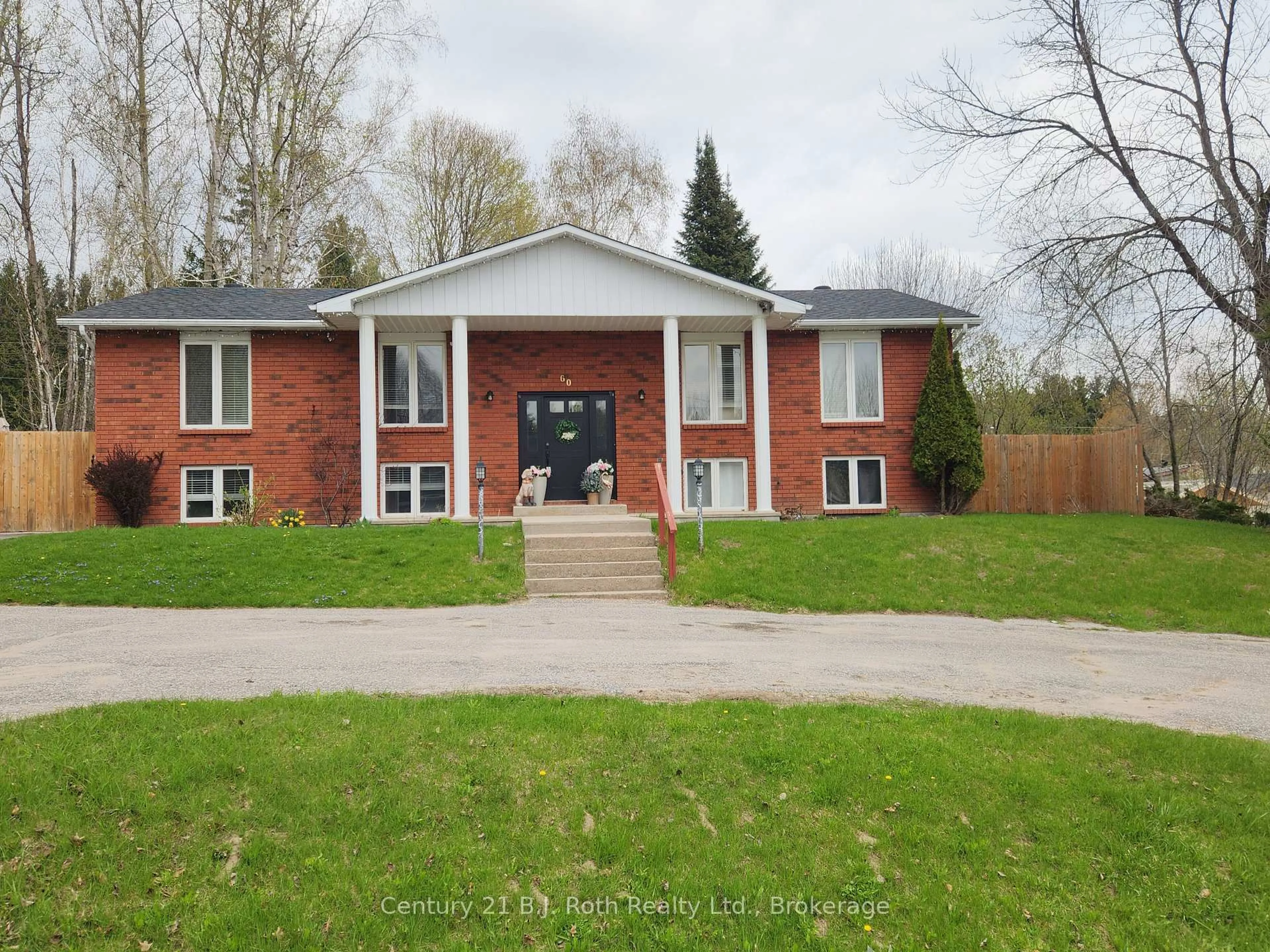 Home with brick exterior material, unknown for 60 Lepage Dr, Penetanguishene Ontario L9M 1R5