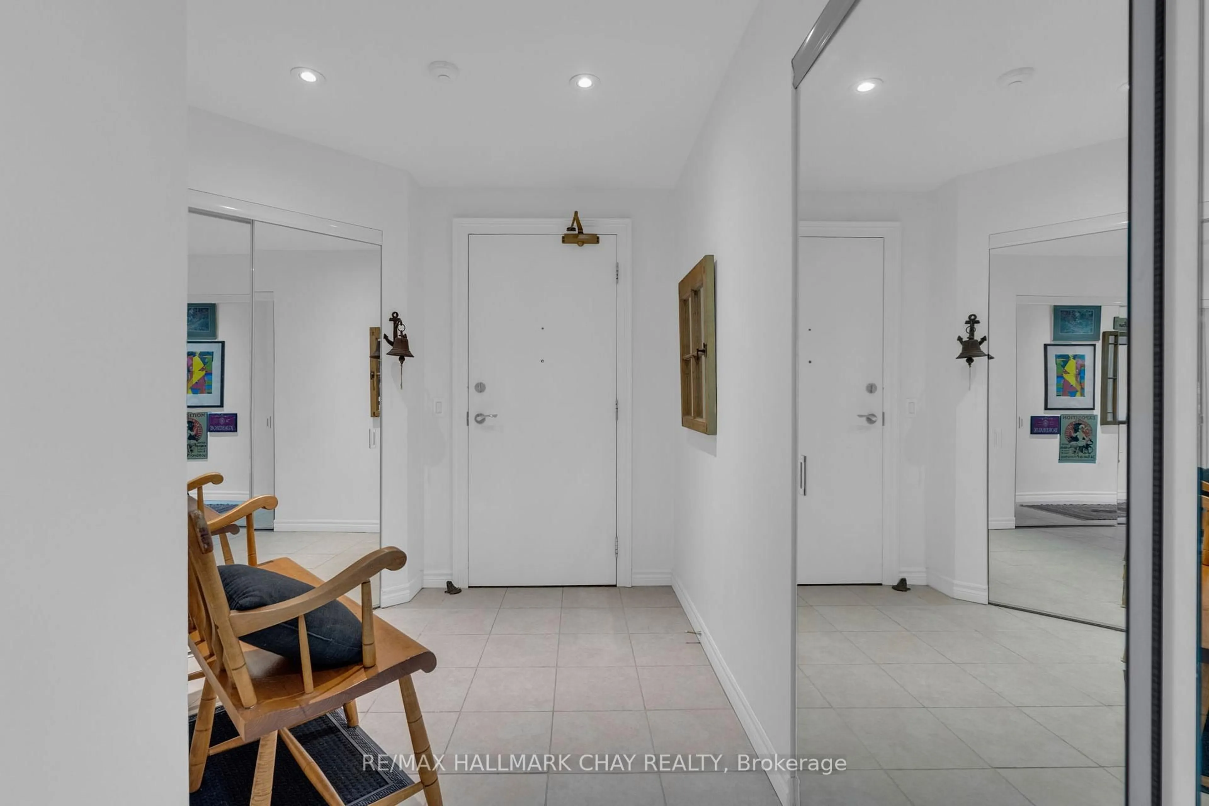 Indoor foyer for 6 Toronto St #307, Barrie Ontario L4N 9R2
