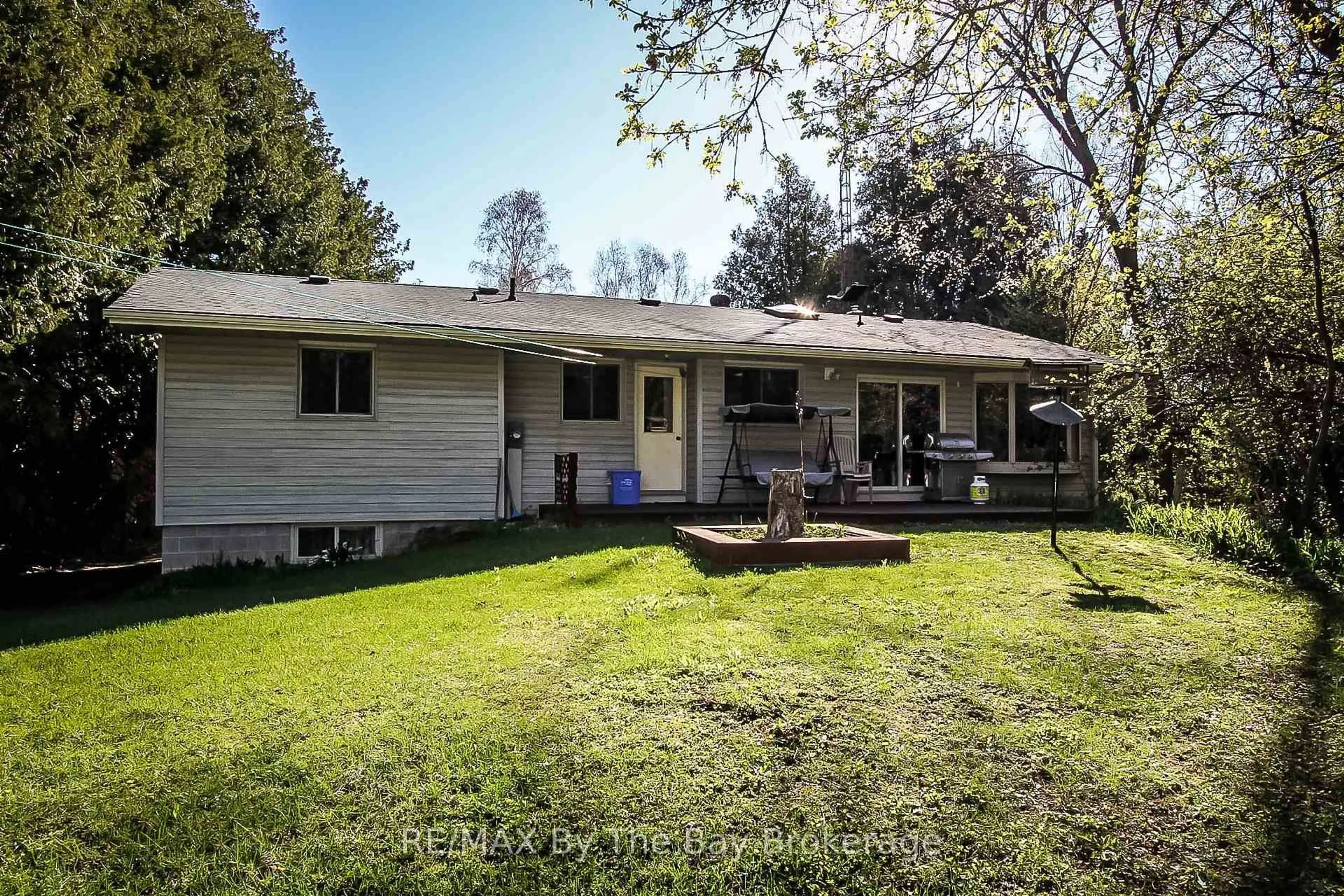 A pic from outside/outdoor area/front of a property/back of a property/a pic from drone, unknown for 630 Sunnidale Rd, Wasaga Beach Ontario L9Z 1J7