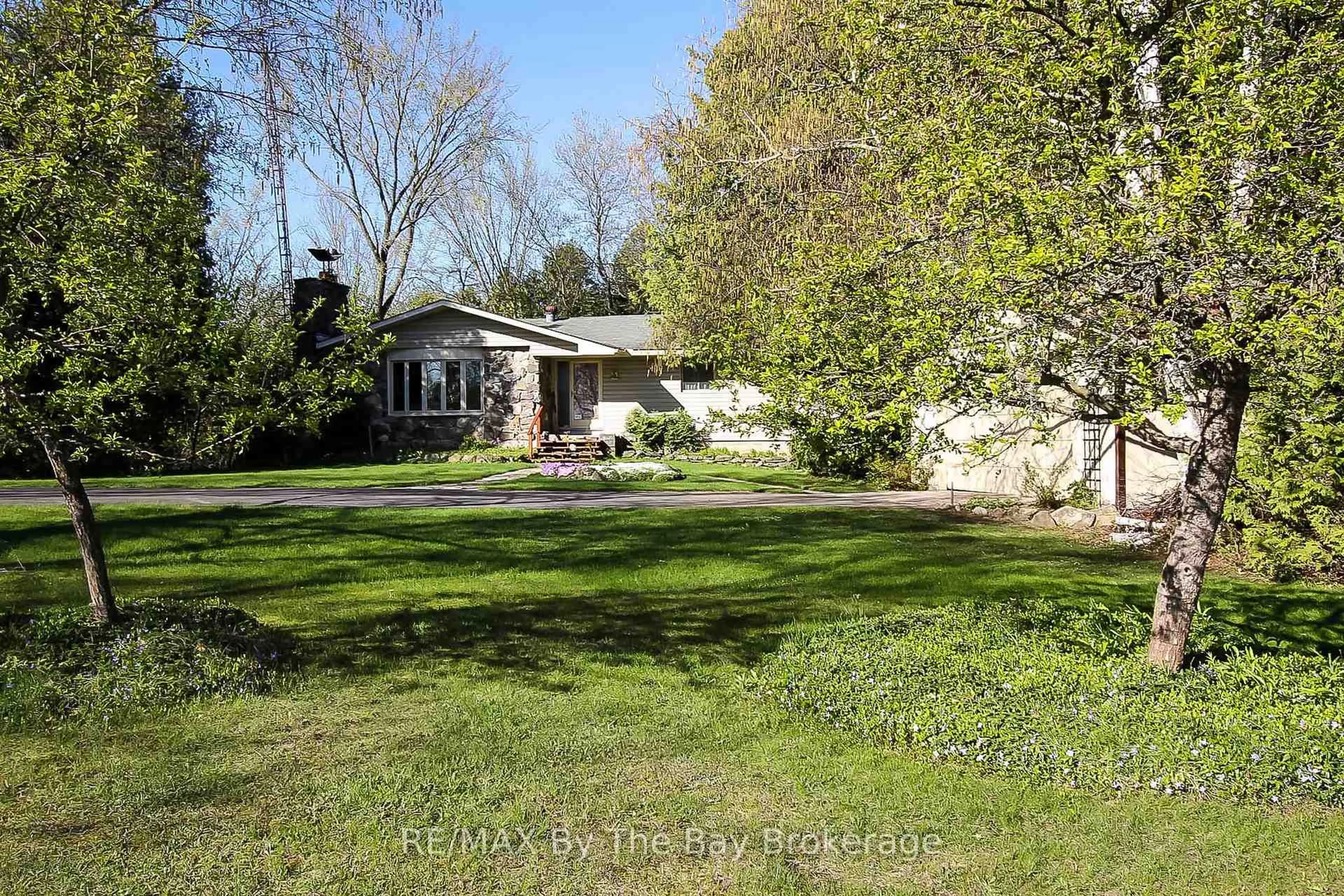 A pic from outside/outdoor area/front of a property/back of a property/a pic from drone, unknown for 630 Sunnidale Rd, Wasaga Beach Ontario L9Z 1J7