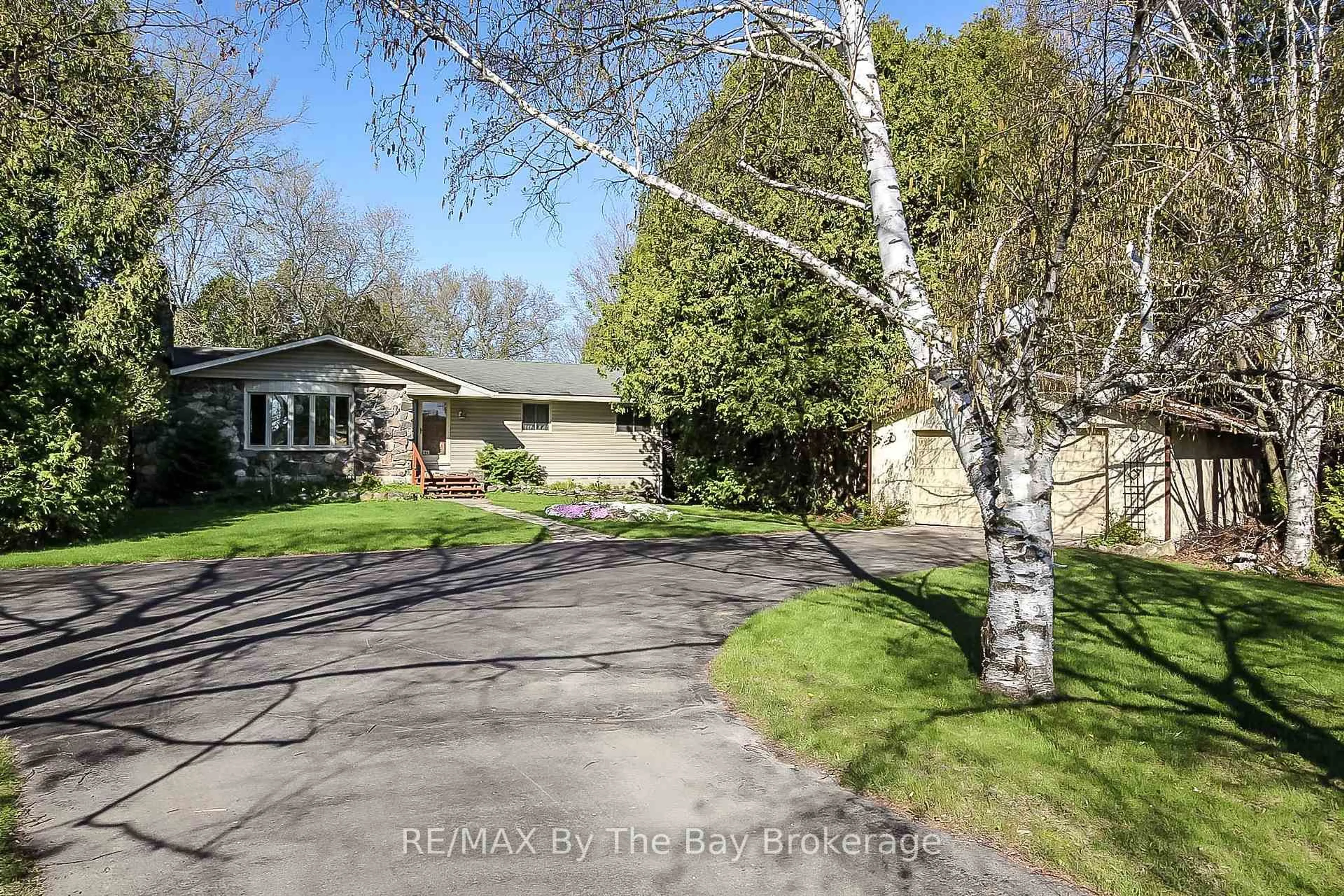 A pic from outside/outdoor area/front of a property/back of a property/a pic from drone, street for 630 Sunnidale Rd, Wasaga Beach Ontario L9Z 1J7