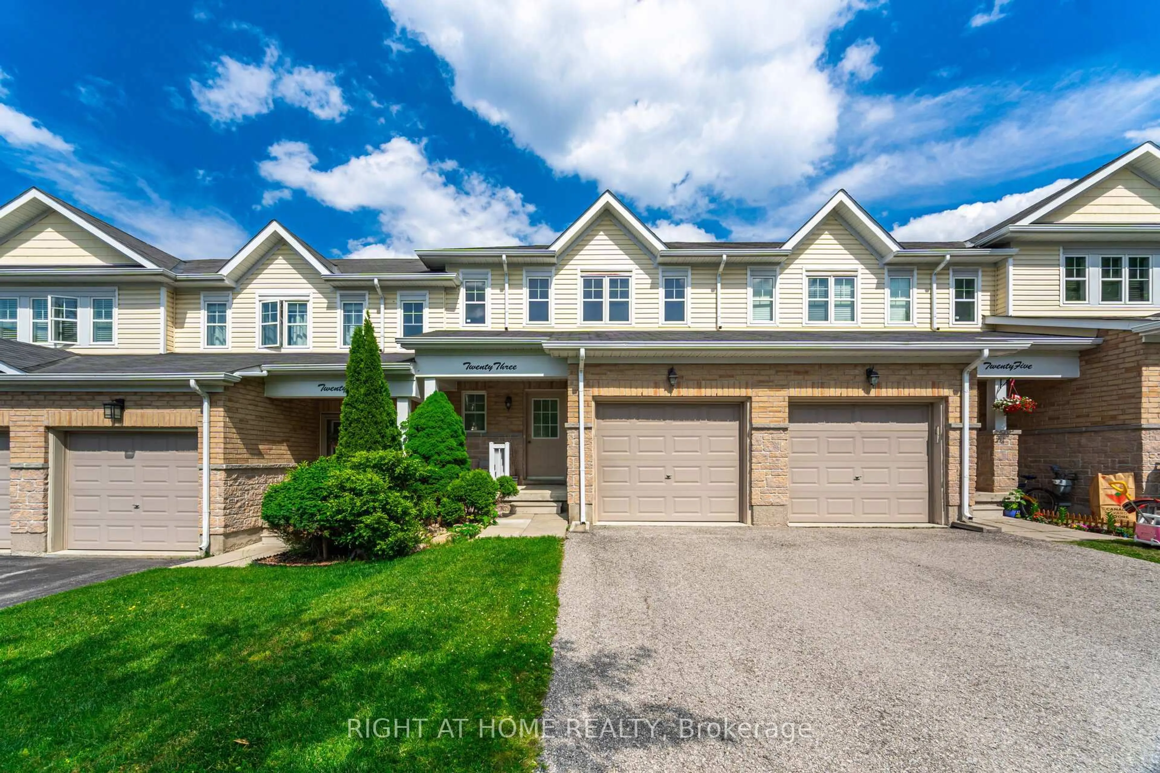A pic from outside/outdoor area/front of a property/back of a property/a pic from drone, street for 23 Peartree Crt, Barrie Ontario L4N 6N7