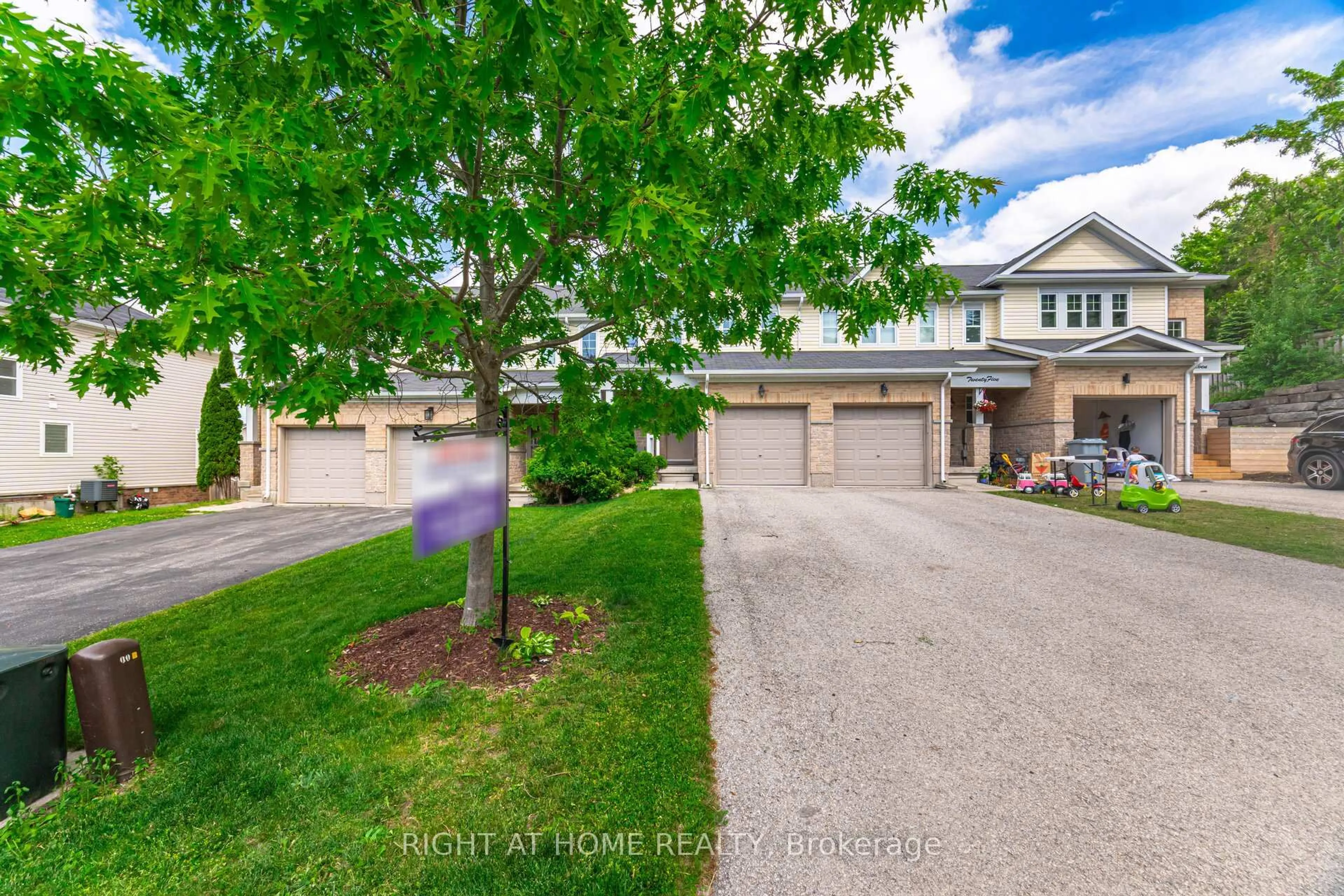A pic from outside/outdoor area/front of a property/back of a property/a pic from drone, street for 23 Peartree Crt, Barrie Ontario L4N 6N7