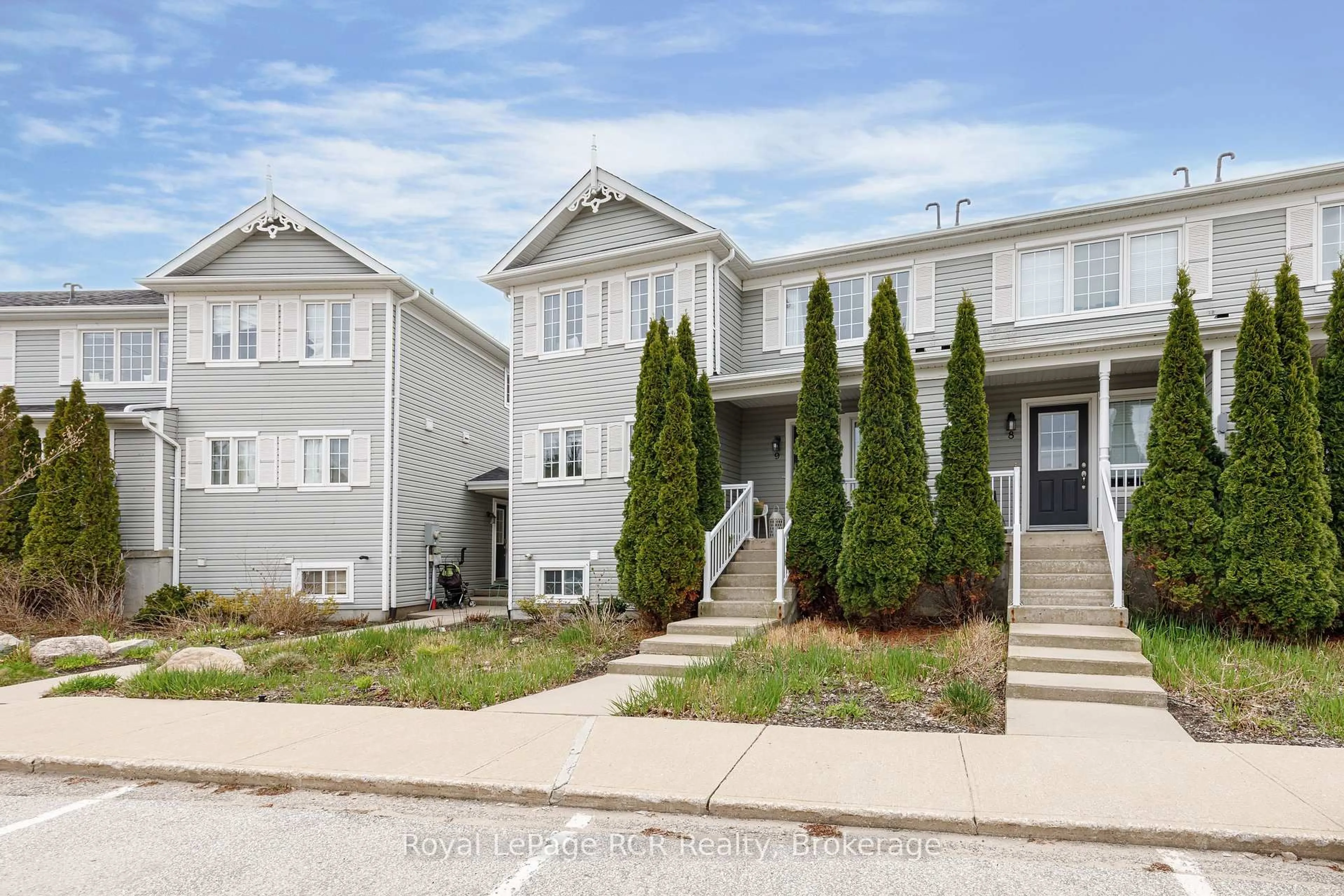 Home with vinyl exterior material, street for 9 Royalton Lane, Collingwood Ontario L9Y 5K4