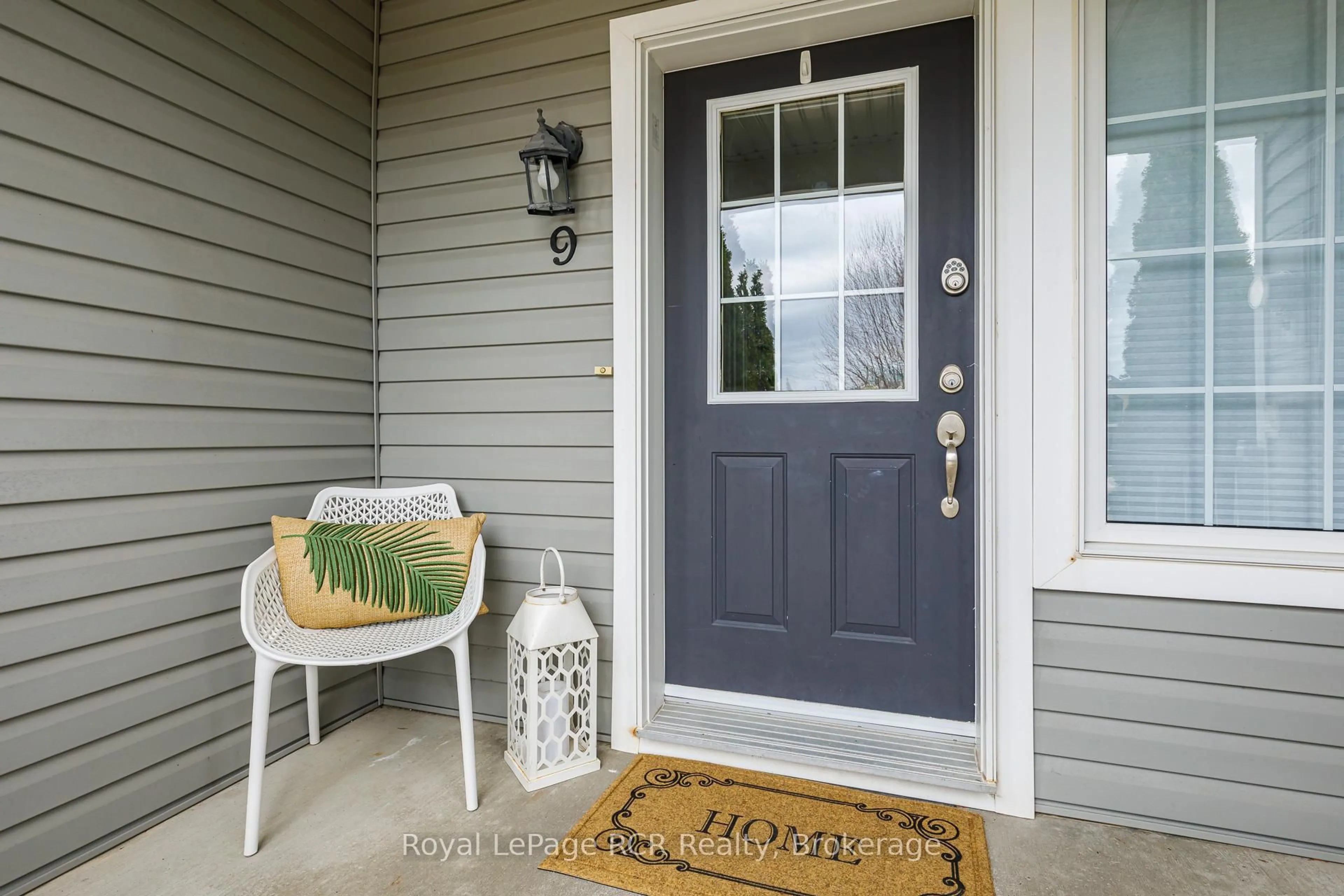 Indoor entryway for 9 Royalton Lane, Collingwood Ontario L9Y 5K4