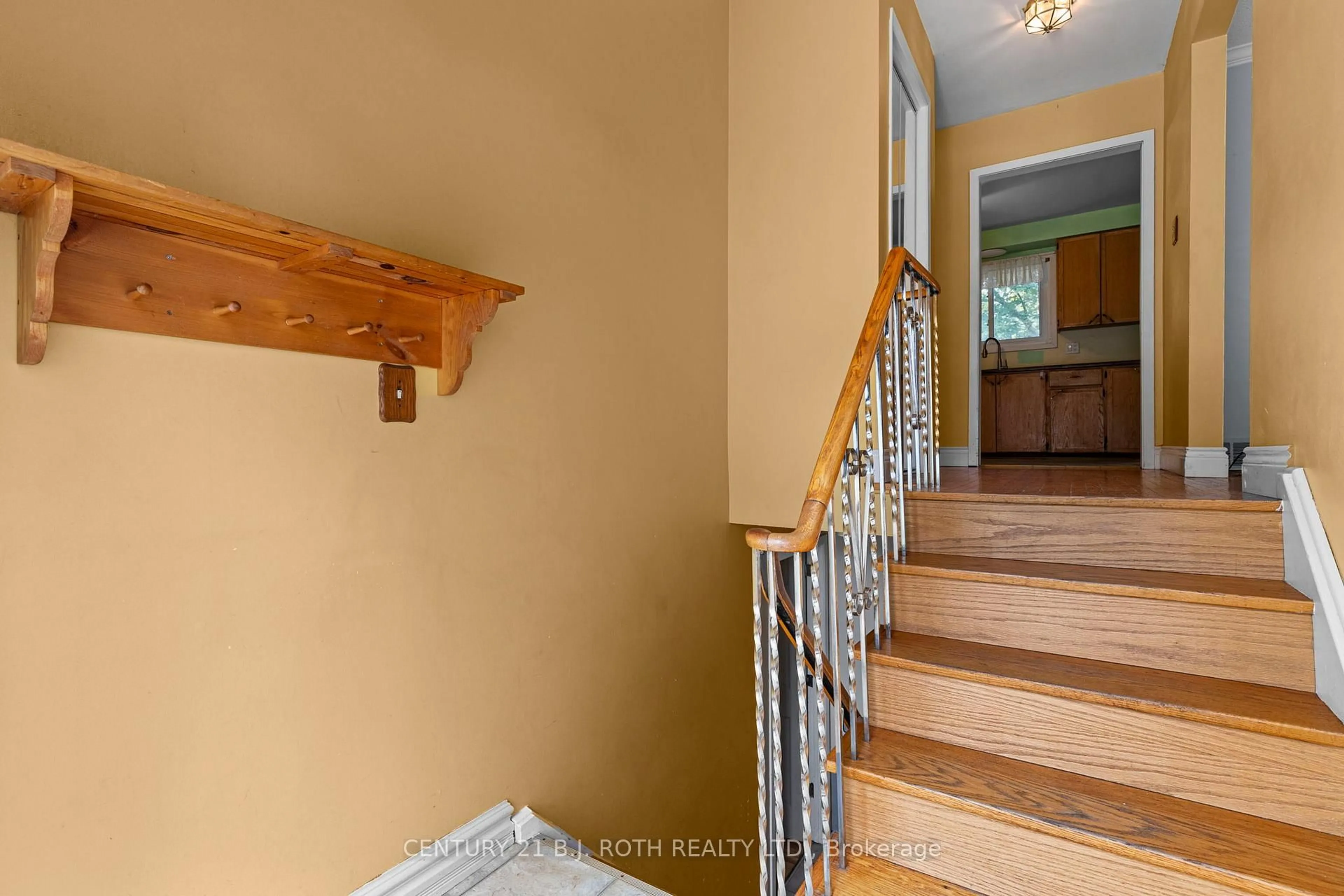 Stairs for 253 Rose St, Barrie Ontario L4M 2T1