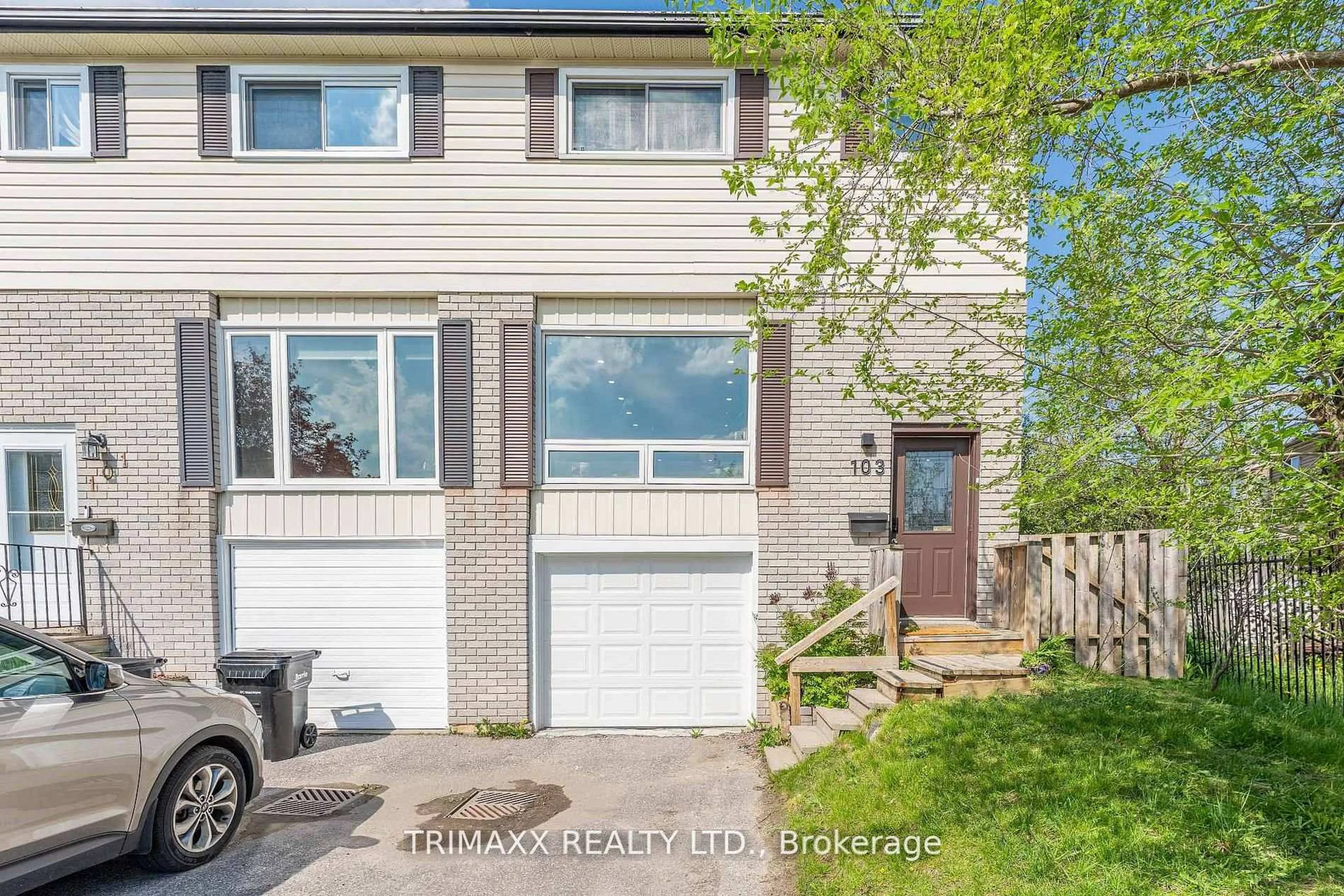 Home with vinyl exterior material, street for 103 Robin Crt, Barrie Ontario L4M 5L9