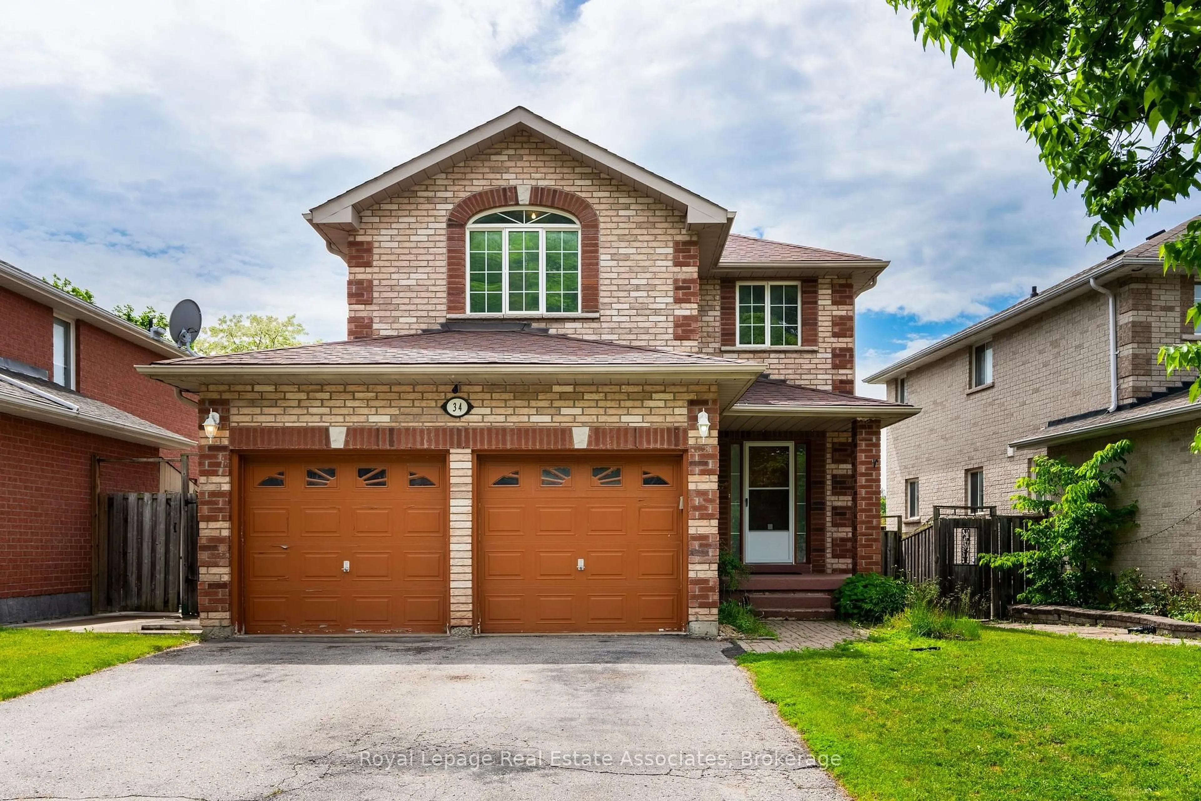 Home with brick exterior material, street for 34 Bloom Cres, Barrie Ontario L4N 0S8