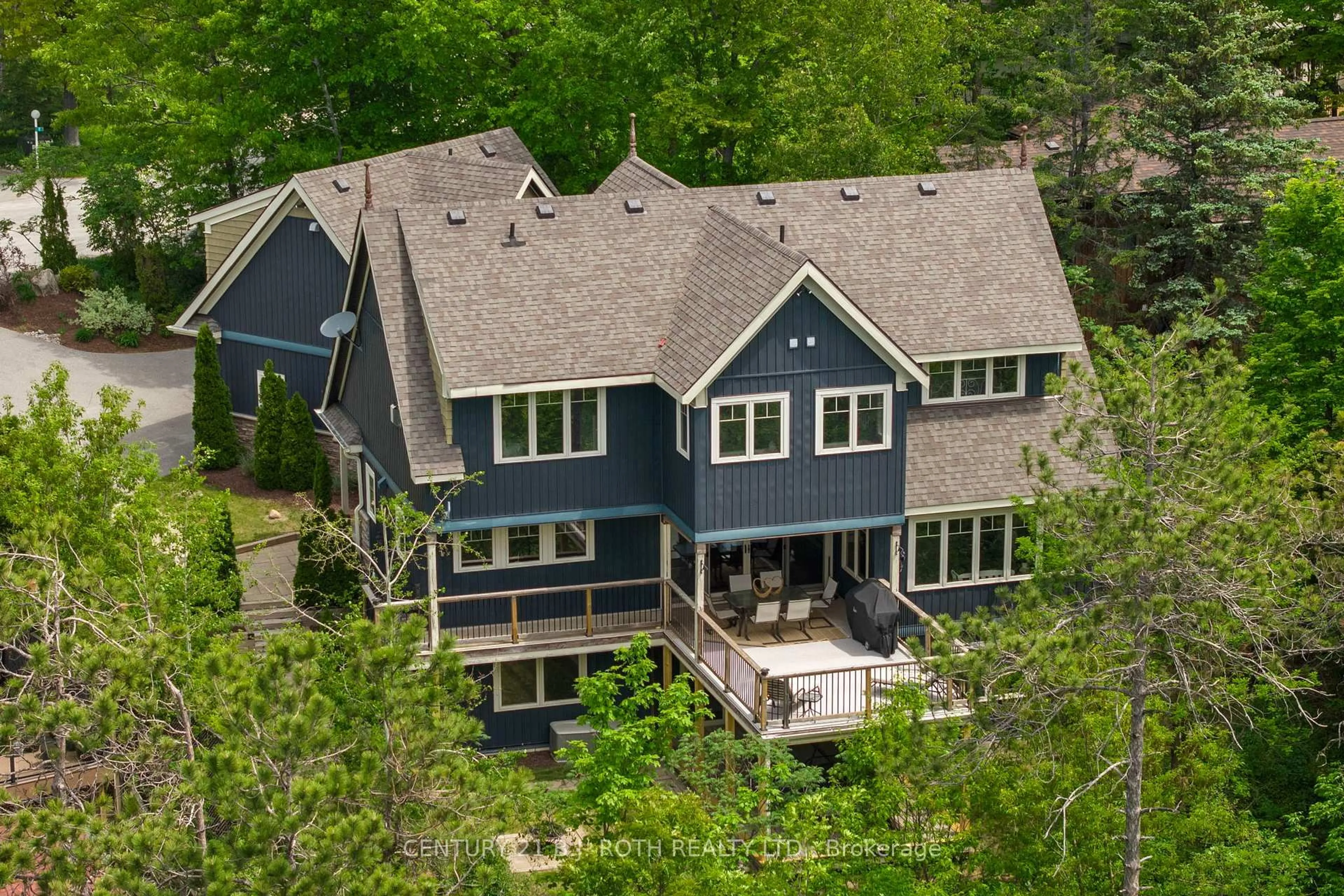A pic from outside/outdoor area/front of a property/back of a property/a pic from drone, unknown for 7 Pine Pt, Oro-Medonte Ontario L4M 4Y8