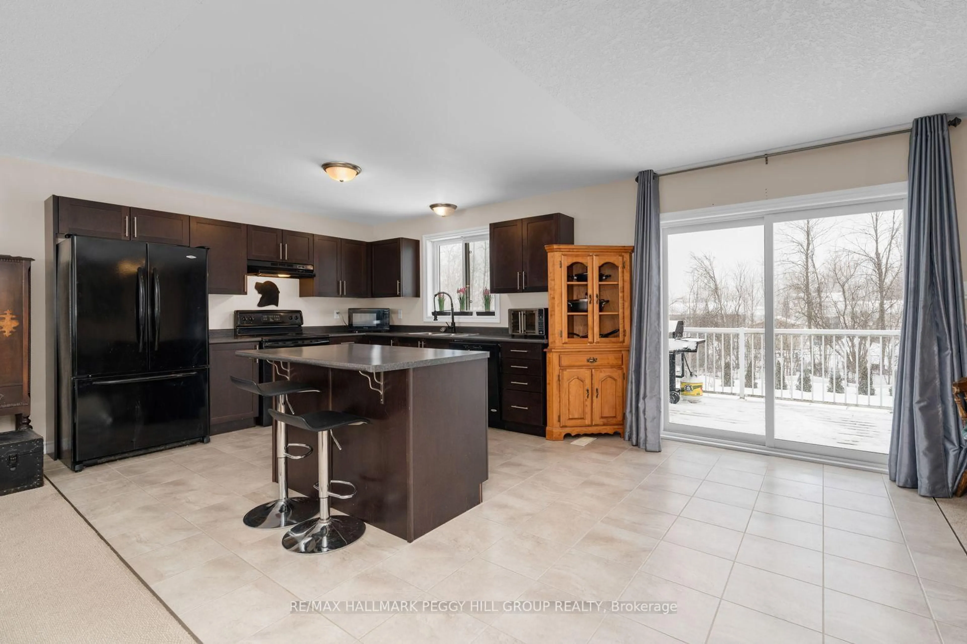 Open concept kitchen, ceramic/tile floor for 25 Bay St, Tay Ontario L0K 2A0