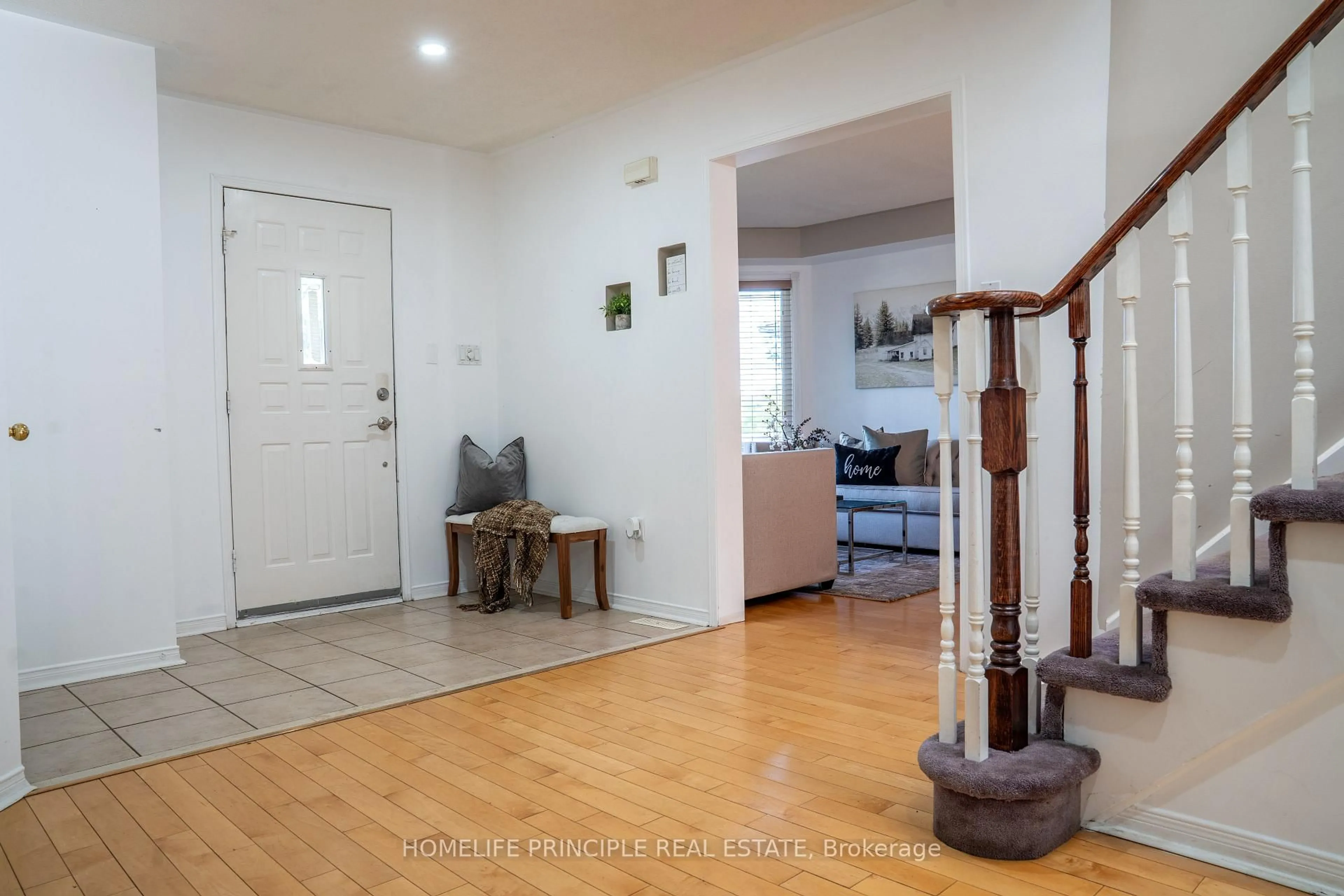 Indoor entryway for 88 Loon Ave, Barrie Ontario L4N 8V9
