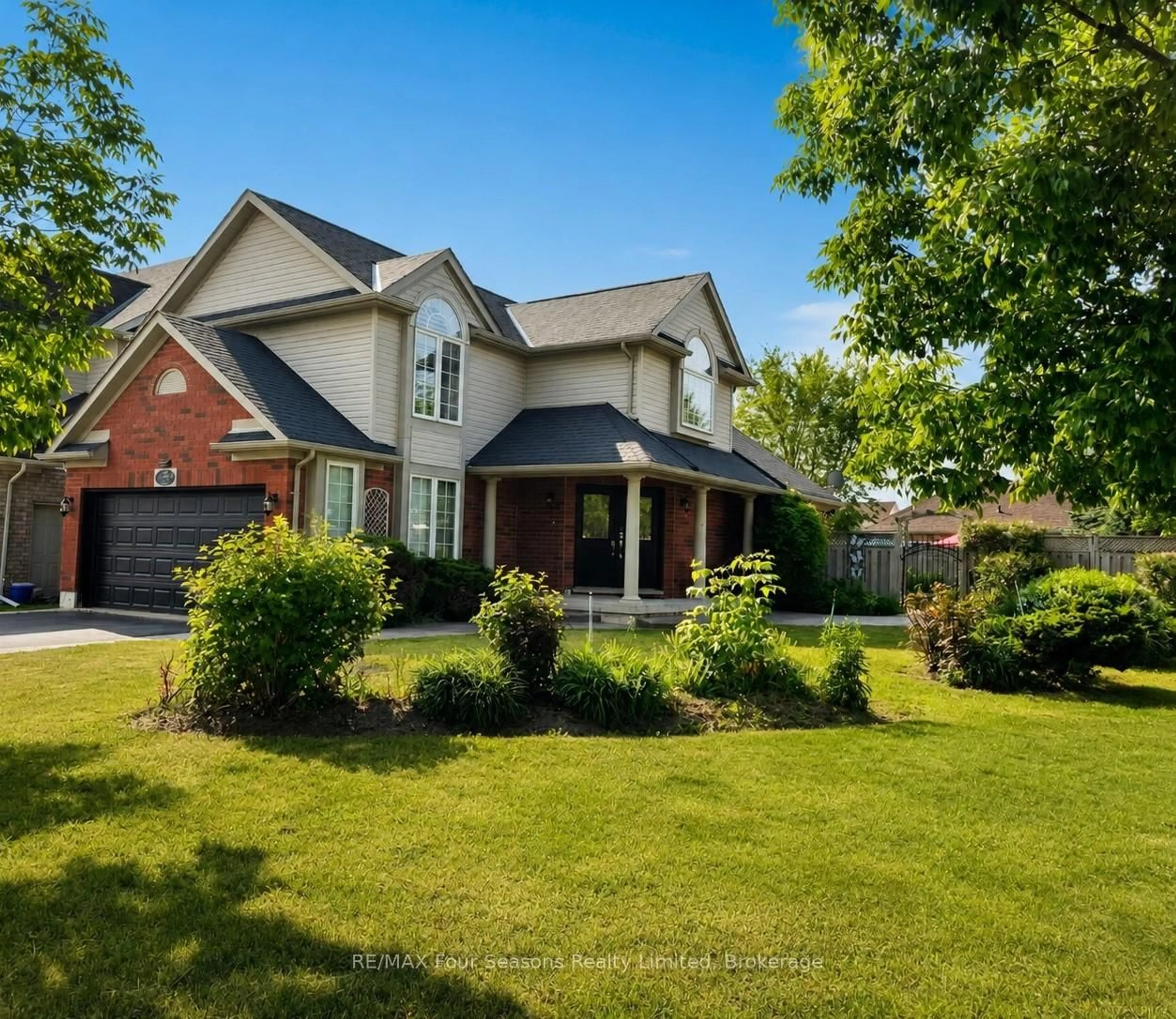 Home with brick exterior material, street for 59 Highlands Cres, Collingwood Ontario L9Y 5H3