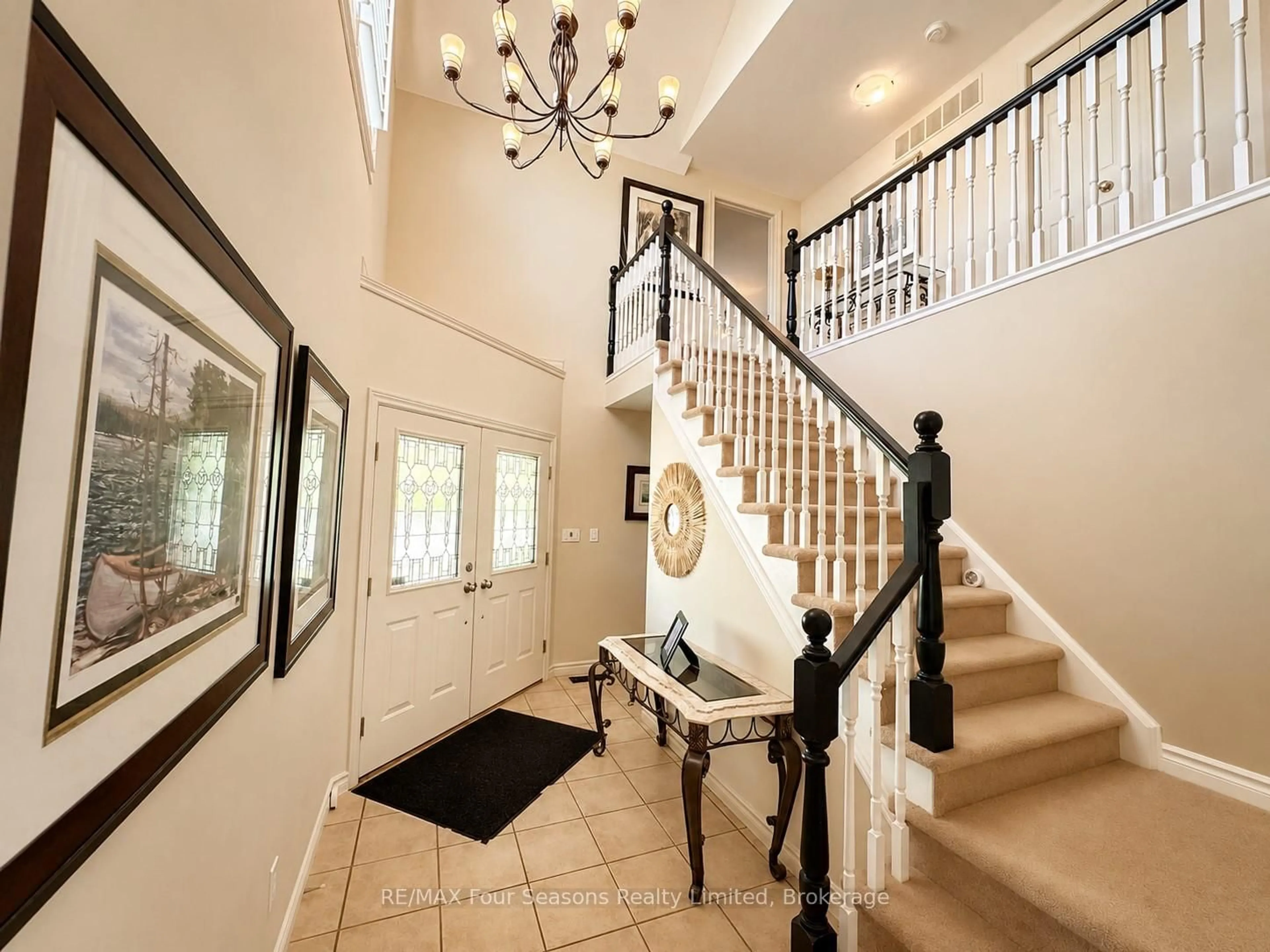 Indoor entryway for 59 Highlands Cres, Collingwood Ontario L9Y 5H3