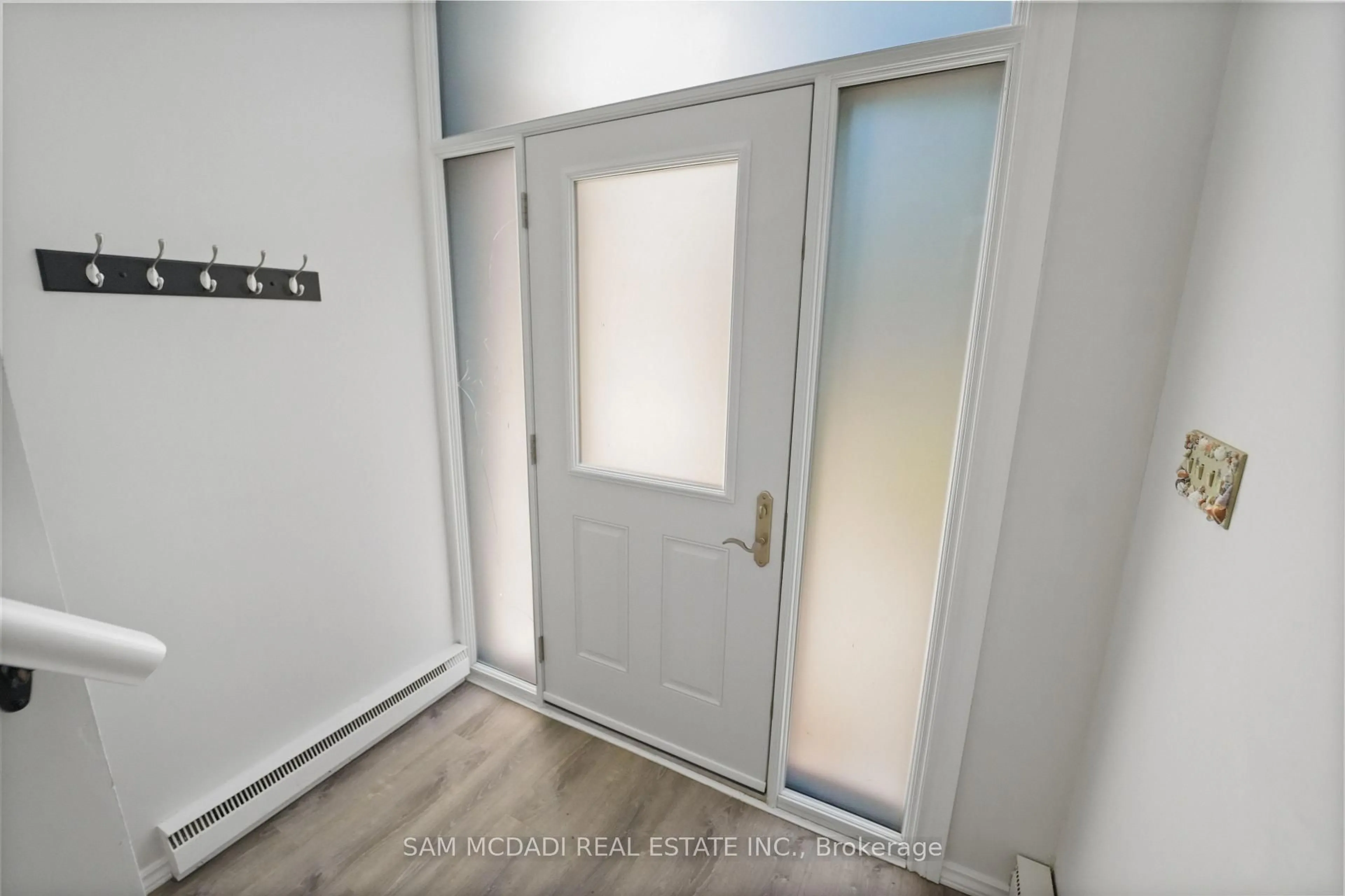Indoor entryway for 70 Briar Rd, Barrie Ontario L4N 3M4