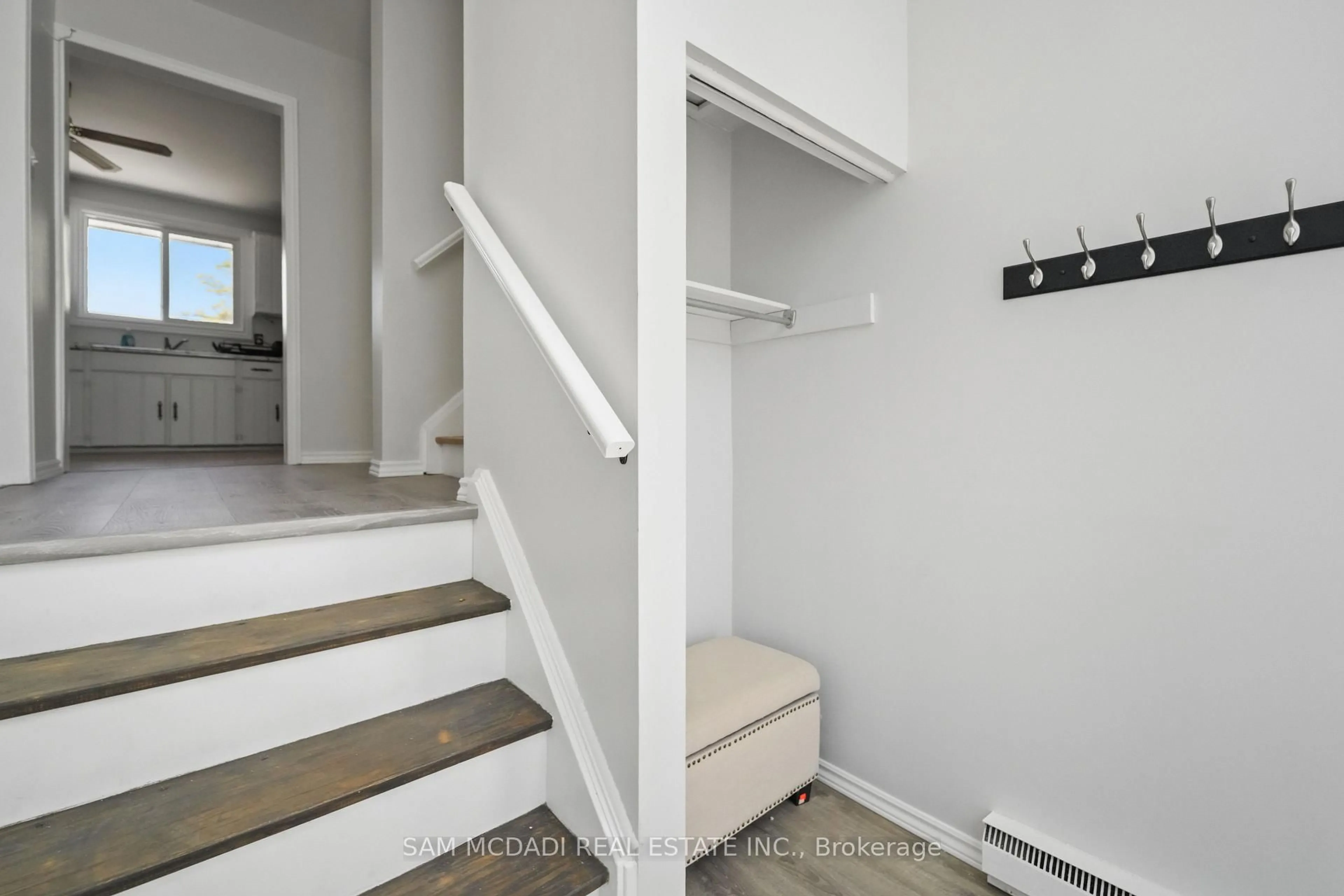Indoor entryway for 70 Briar Rd, Barrie Ontario L4N 3M4