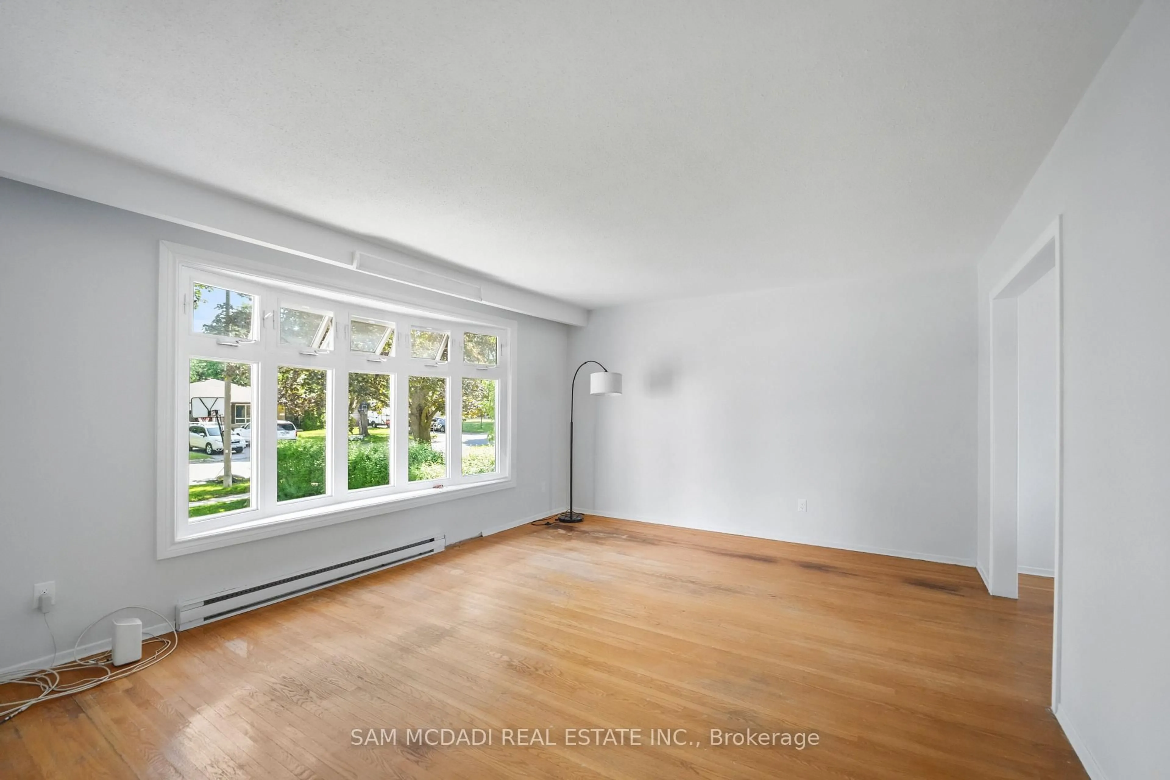 A pic of a room for 70 Briar Rd, Barrie Ontario L4N 3M4