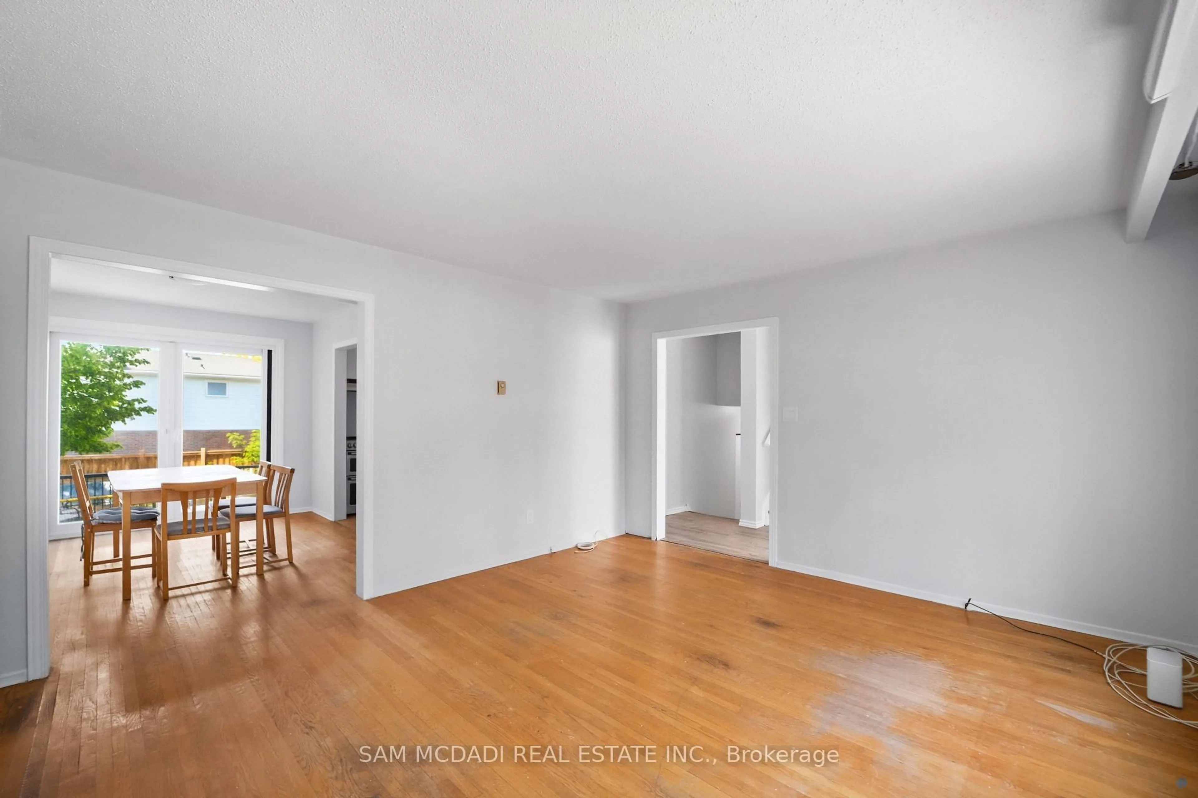 A pic of a room for 70 Briar Rd, Barrie Ontario L4N 3M4