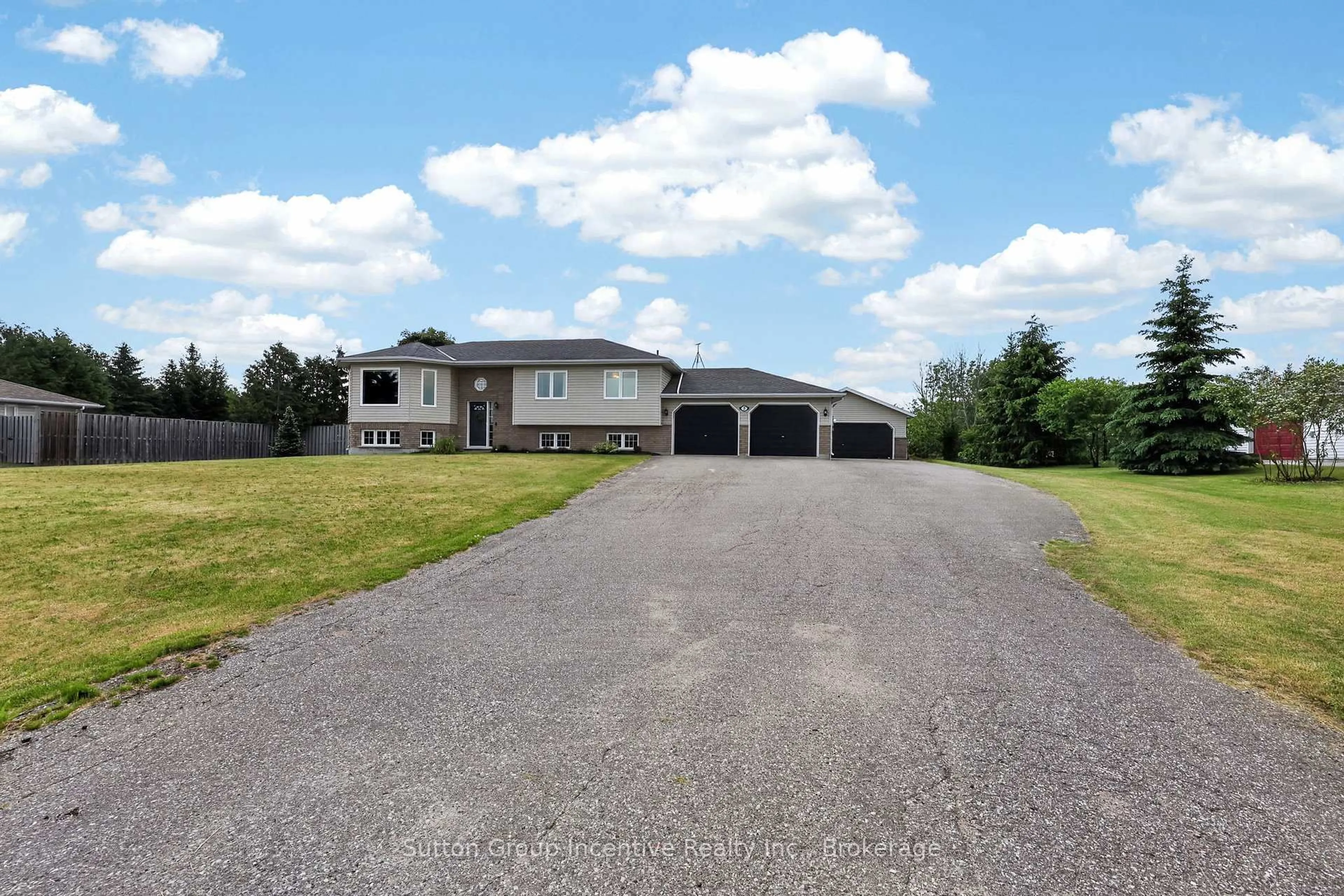 A pic from outside/outdoor area/front of a property/back of a property/a pic from drone, street for 5 Marl Creek Dr, Springwater Ontario L0L 2K0