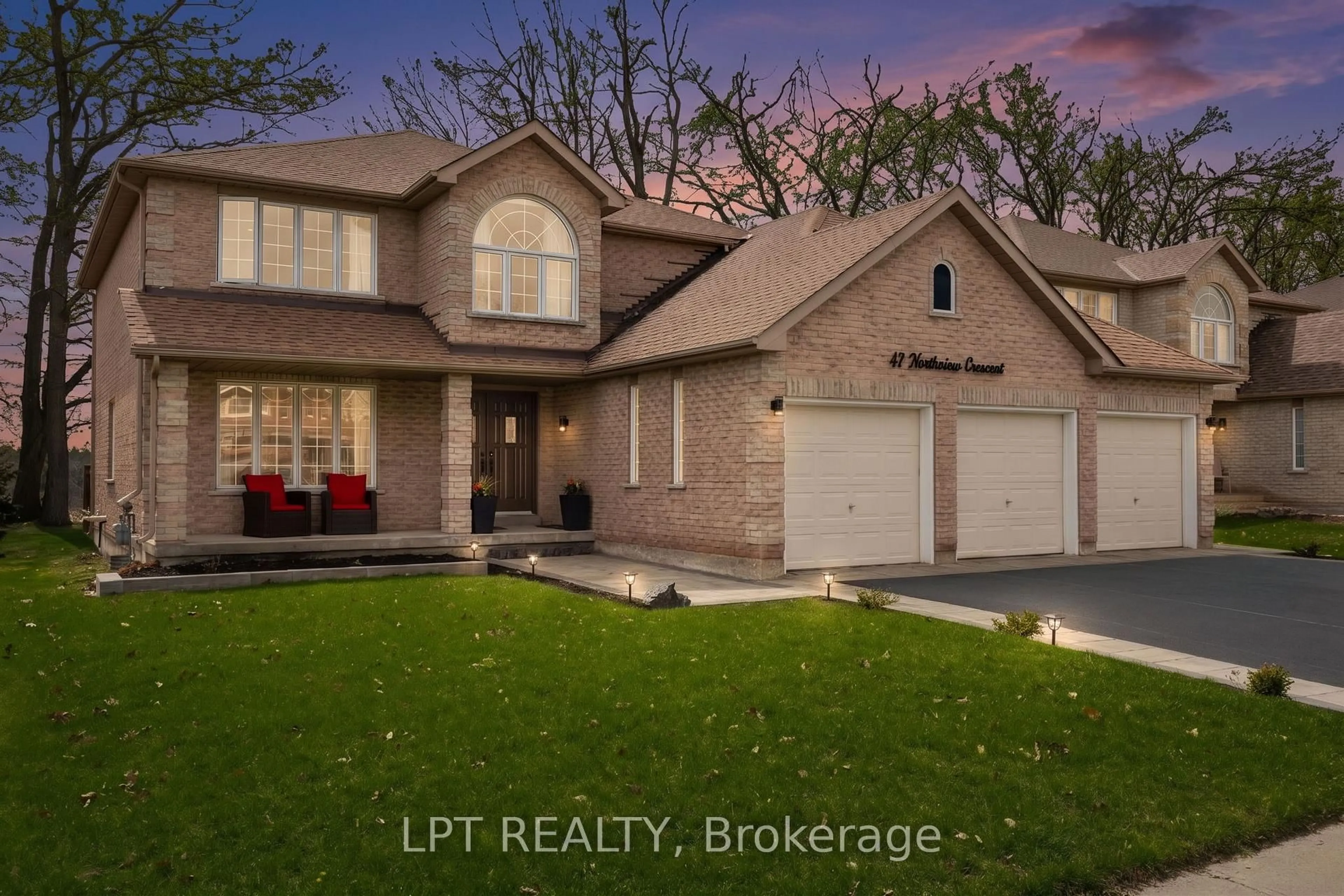 Home with brick exterior material, street for 47 Northview Cres, Barrie Ontario L4N 9T4
