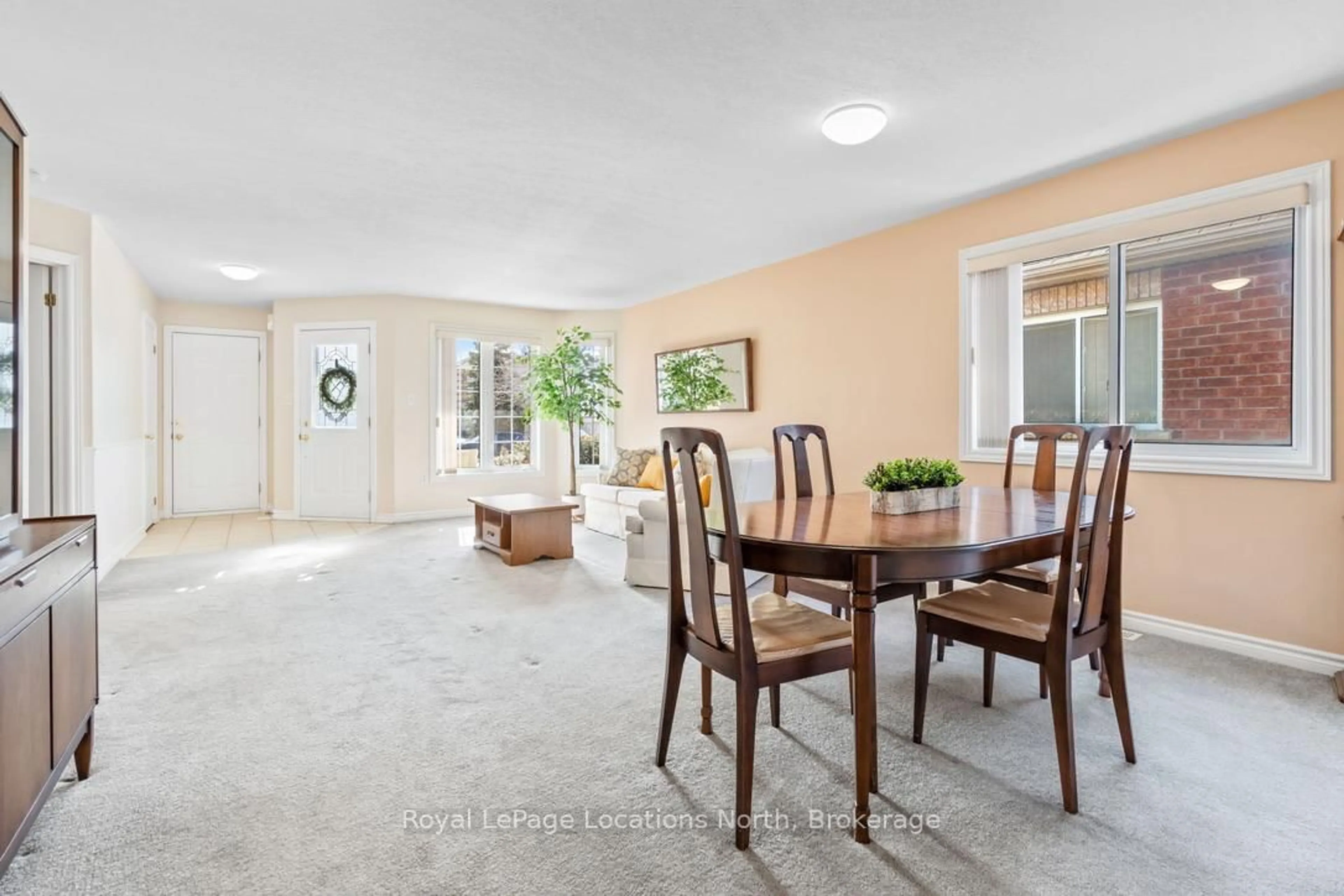 Dining room, ceramic/tile floor for 83 White Elm Rd, Barrie Ontario L4N 0E4