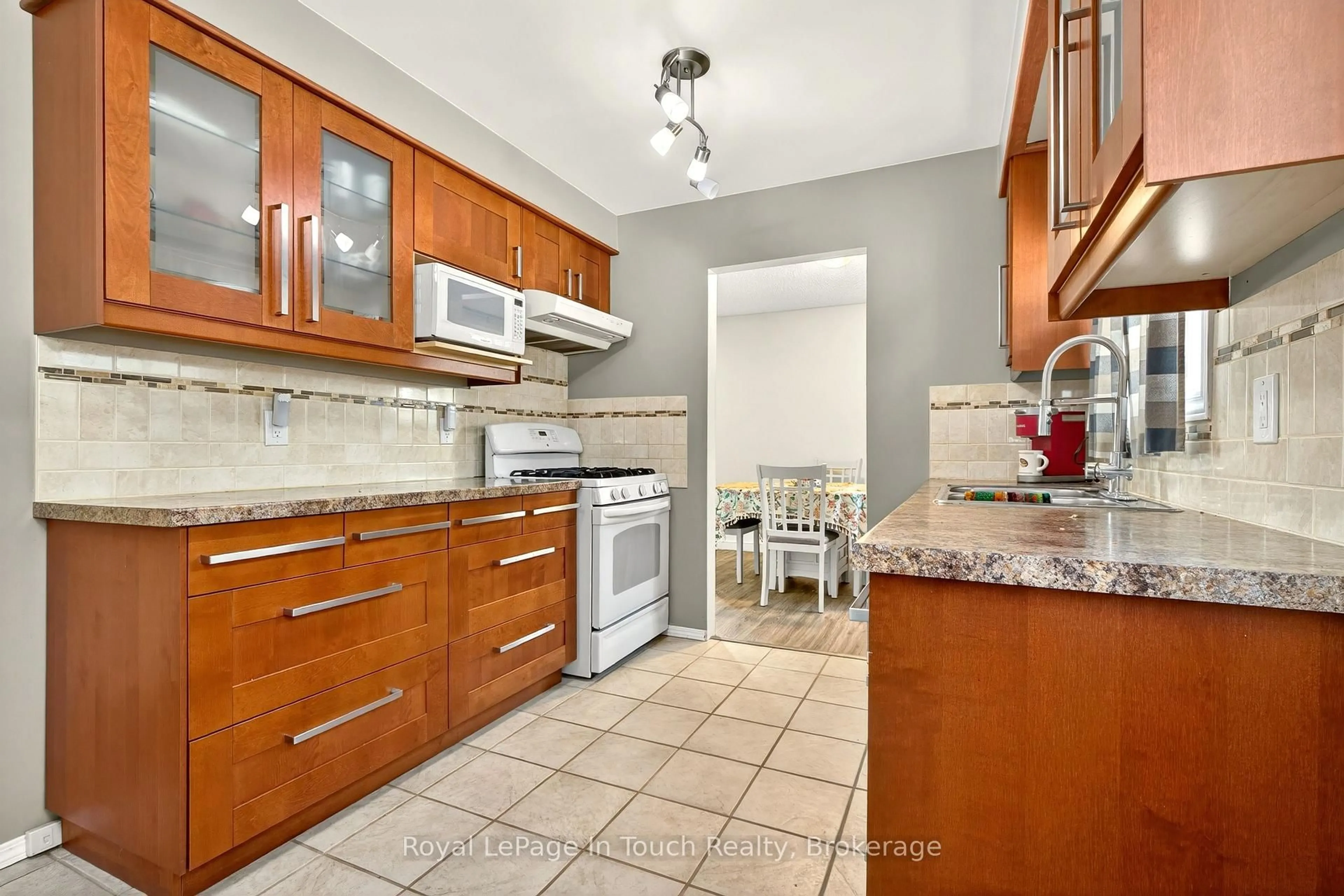 Standard kitchen, ceramic/tile floor for 679 Simcoe Ave, Tay Ontario L0K 1R0
