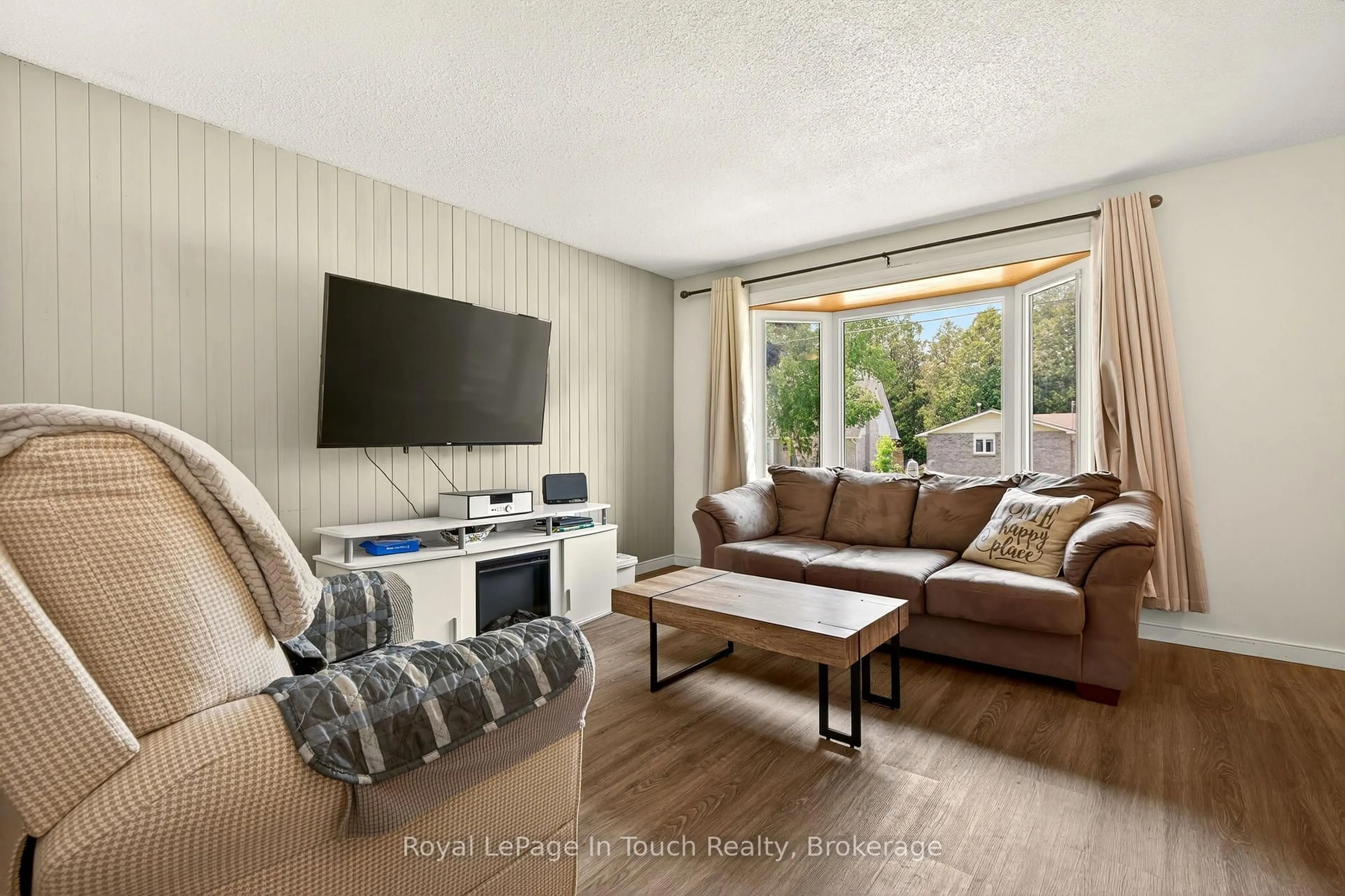 Living room with furniture, wood/laminate floor for 679 Simcoe Ave, Tay Ontario L0K 1R0