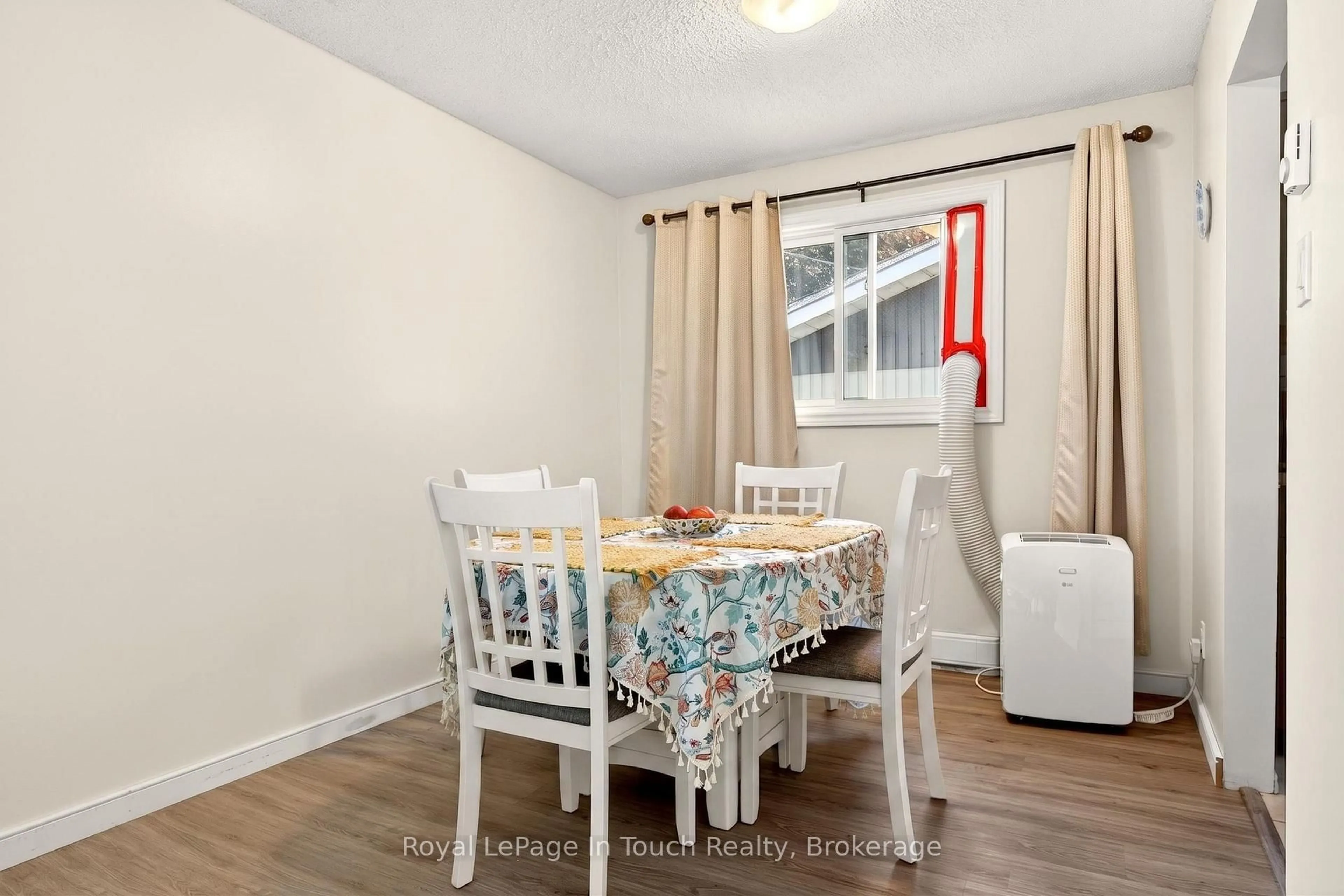 Dining room, wood/laminate floor for 679 Simcoe Ave, Tay Ontario L0K 1R0