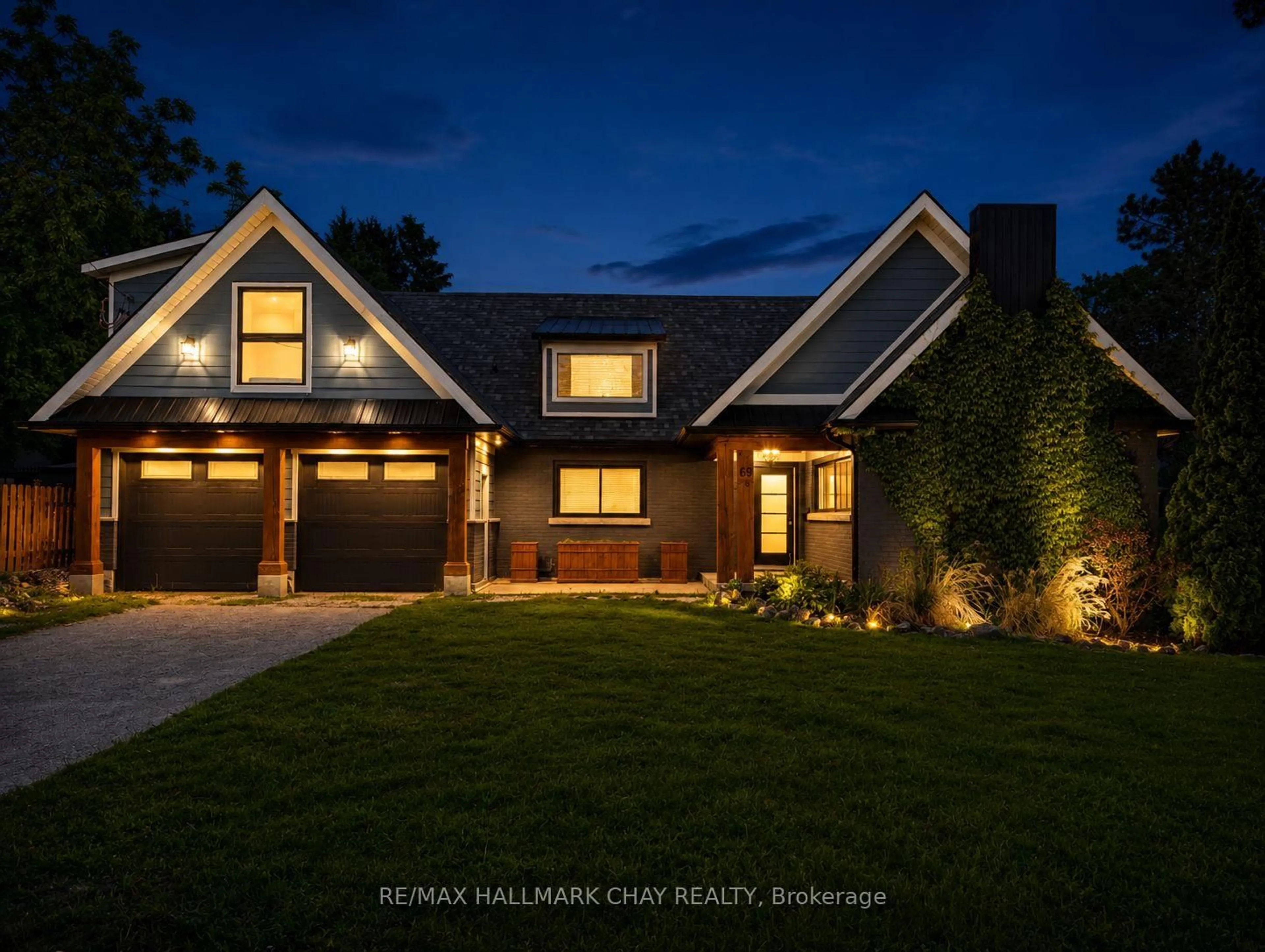 Home with brick exterior material, unknown for 69 Rodney St, Barrie Ontario L4M 4B8