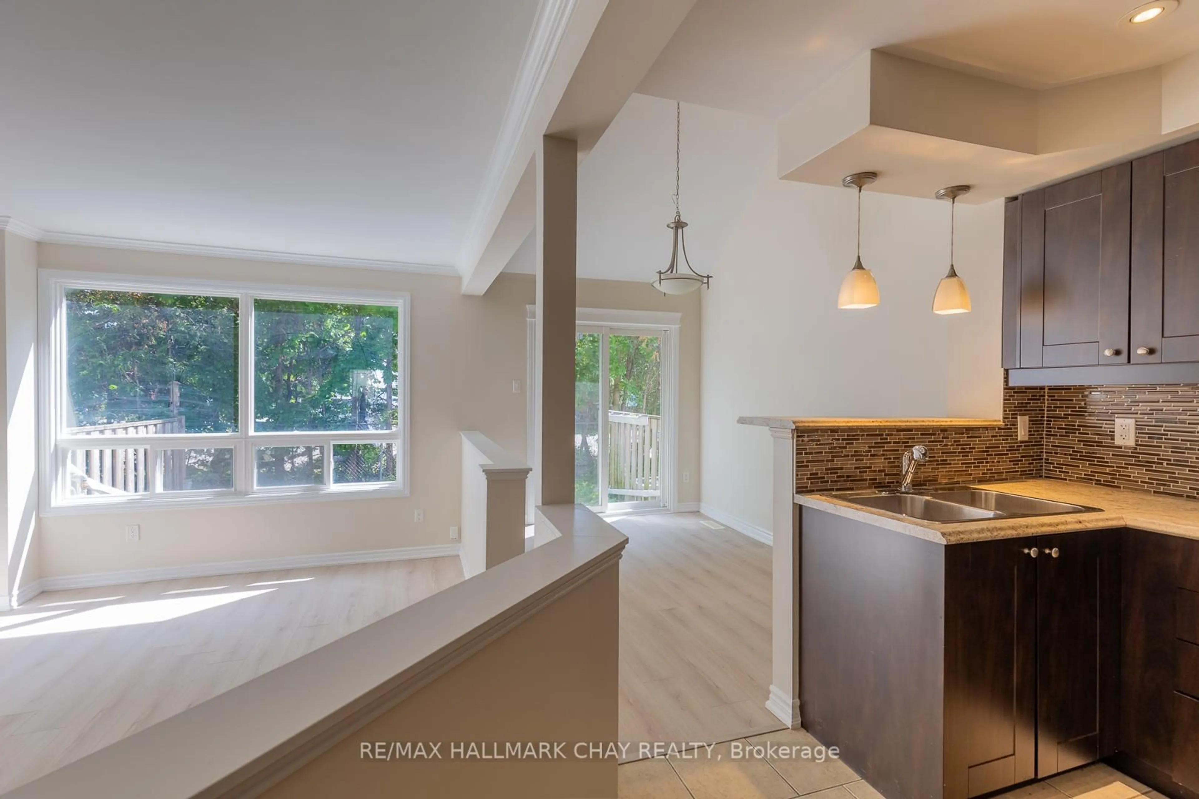 Open concept kitchen, ceramic/tile floor for 12 Lankin Blvd #2, Orillia Ontario L3V 6T2
