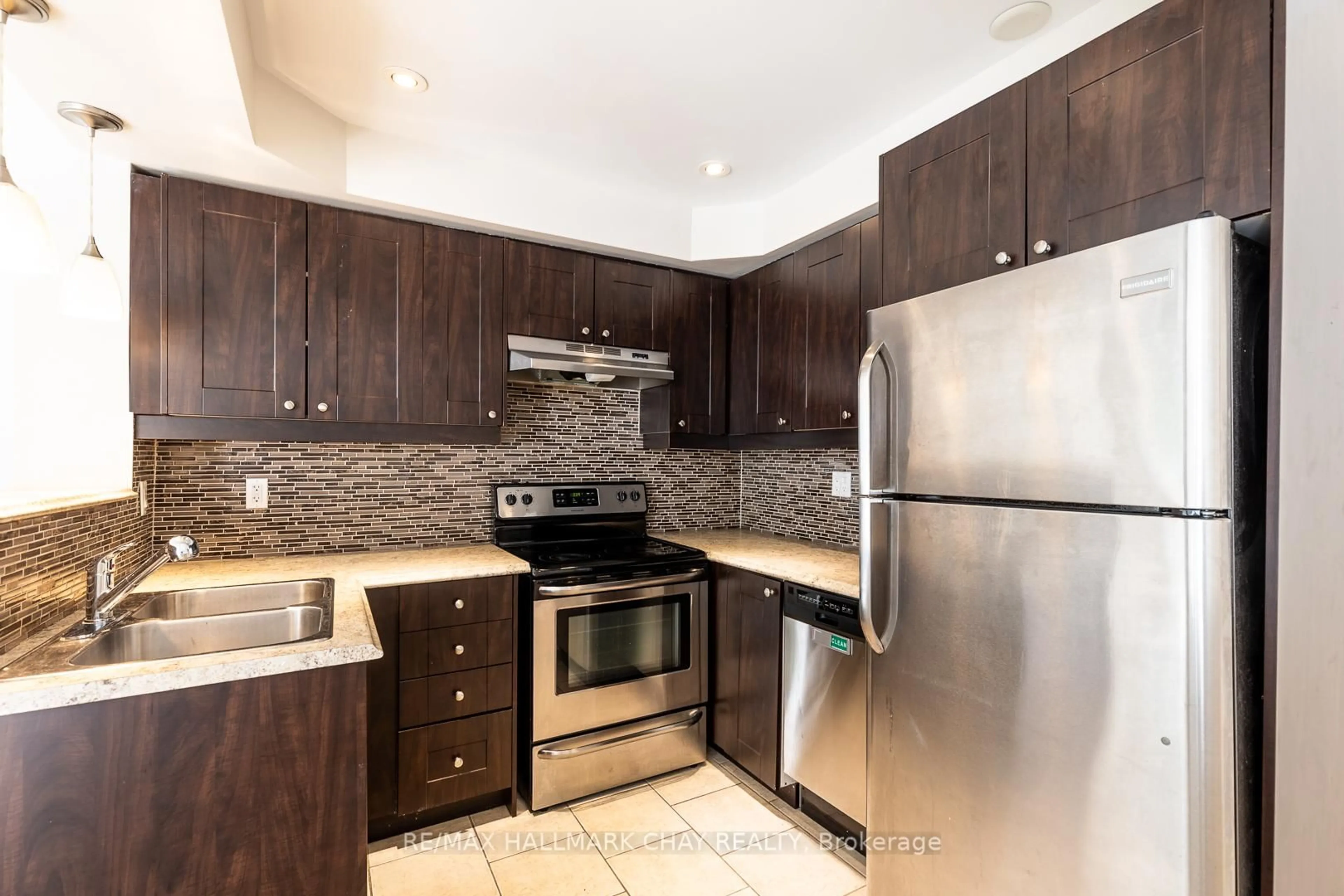 Standard kitchen, unknown for 12 Lankin Blvd #2, Orillia Ontario L3V 6T2