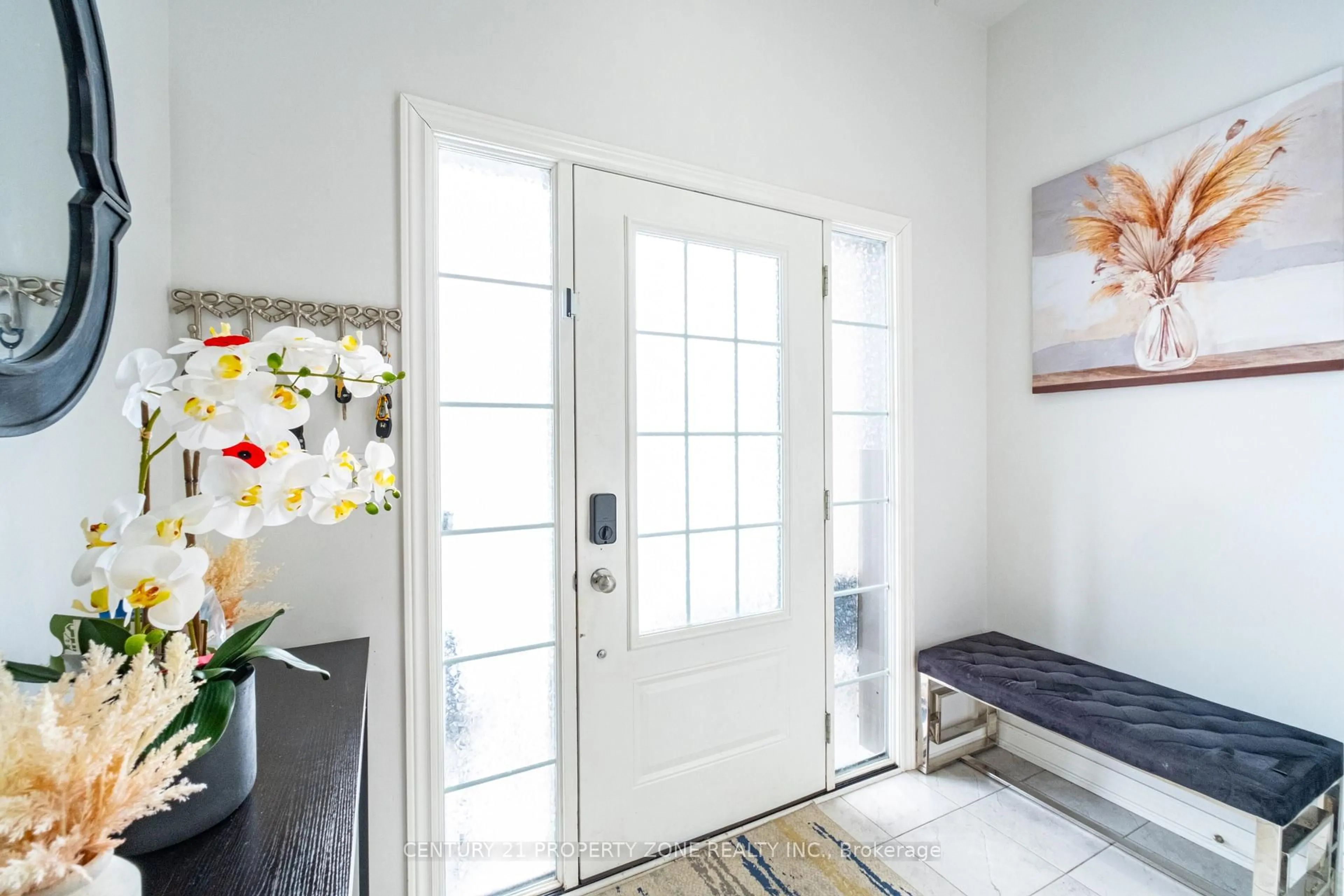 Indoor entryway for 22 Churchlea Mews, Orillia Ontario L3V 8K9
