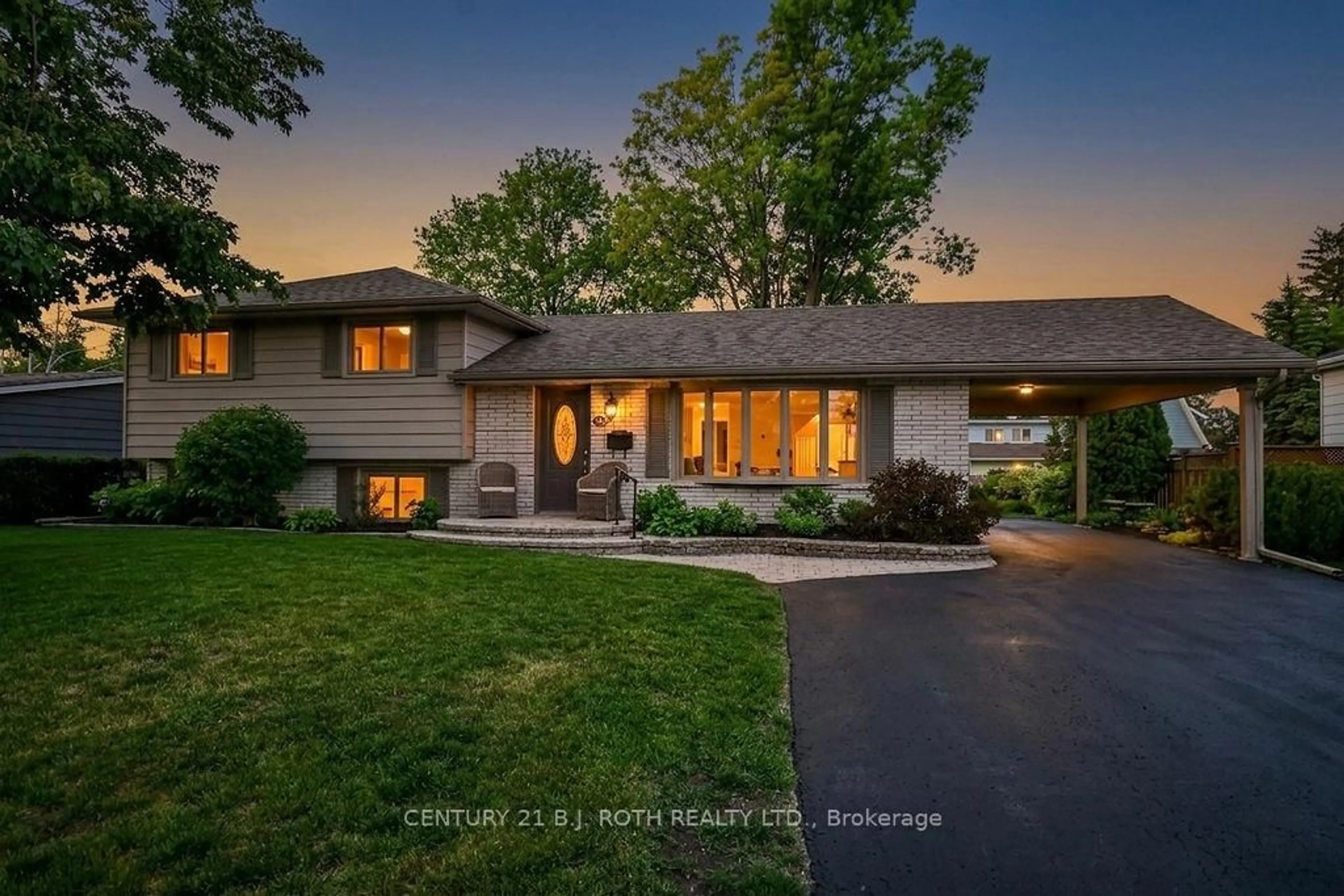 Home with brick exterior material, street for 424 JAMIESON Dr, Orillia Ontario L3V 4Y5