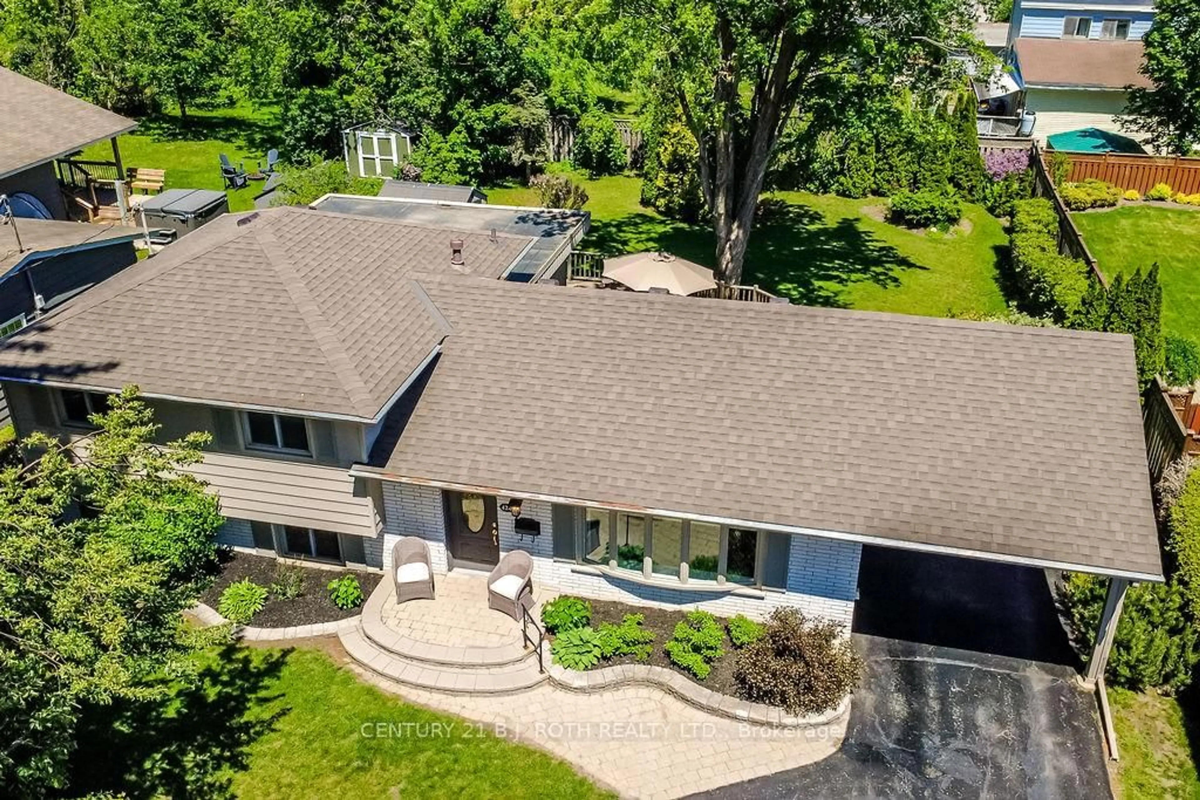A pic from outside/outdoor area/front of a property/back of a property/a pic from drone, unknown for 424 JAMIESON Dr, Orillia Ontario L3V 4Y5